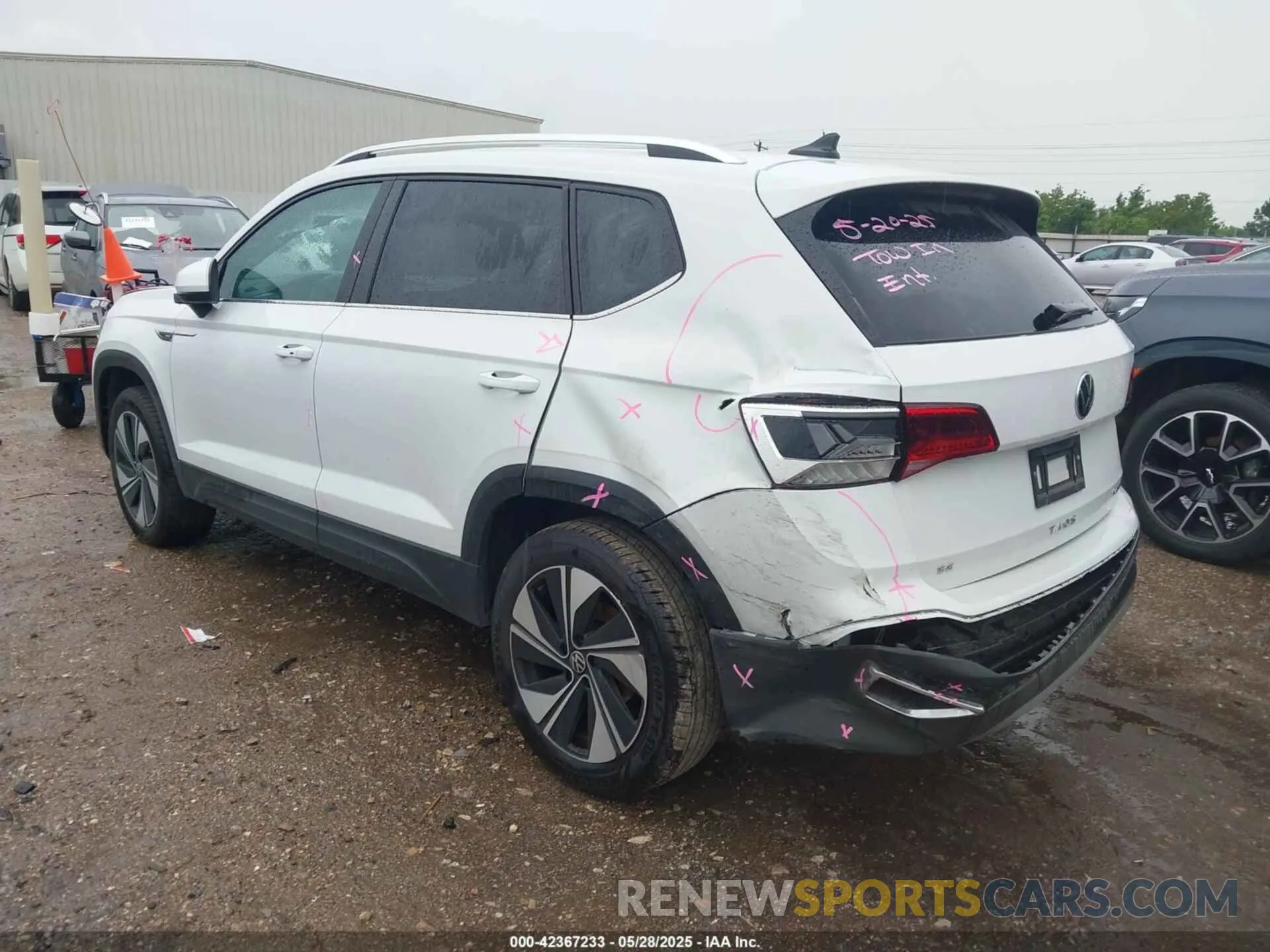 3 Photograph of a damaged car 3VVVX7B22RM122296 VOLKSWAGEN TAOS 2024