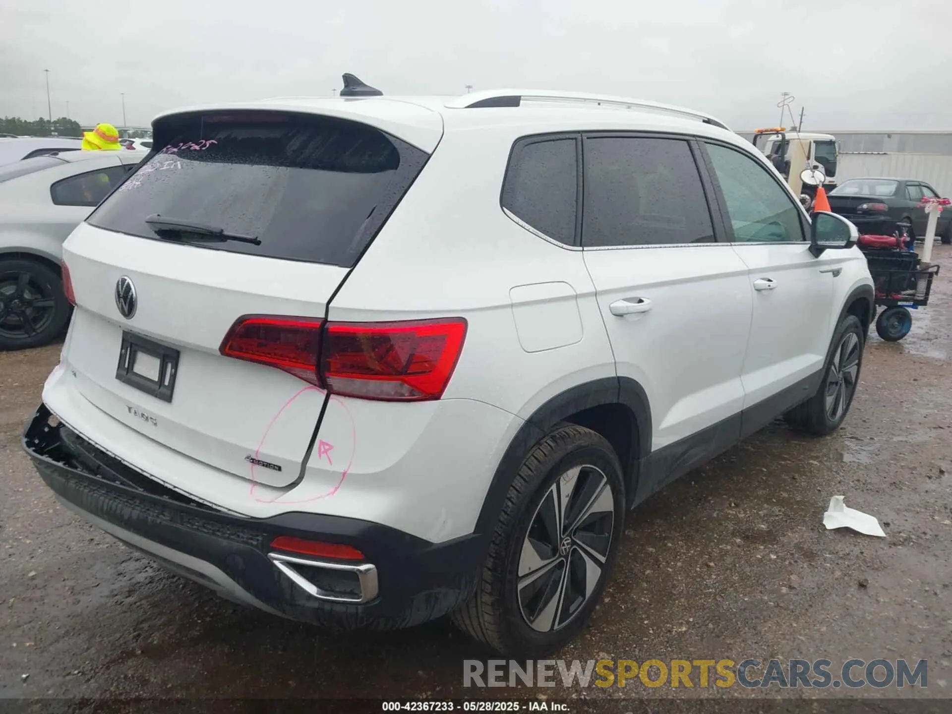 4 Photograph of a damaged car 3VVVX7B22RM122296 VOLKSWAGEN TAOS 2024