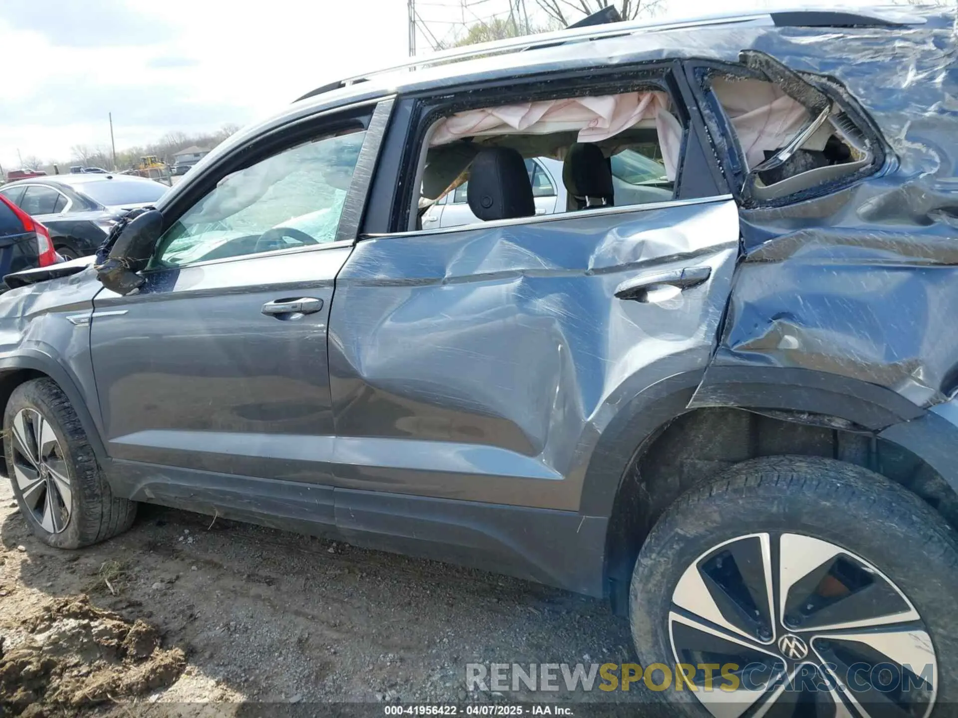 14 Photograph of a damaged car 3VVVX7B24RM034236 VOLKSWAGEN TAOS 2024