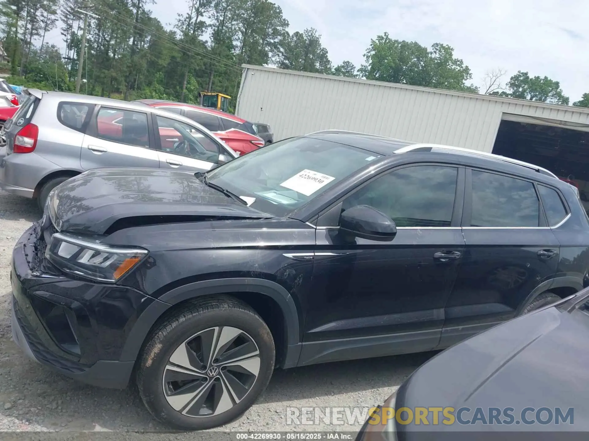 14 Photograph of a damaged car 3VVVX7B28RM028777 VOLKSWAGEN TAOS 2024