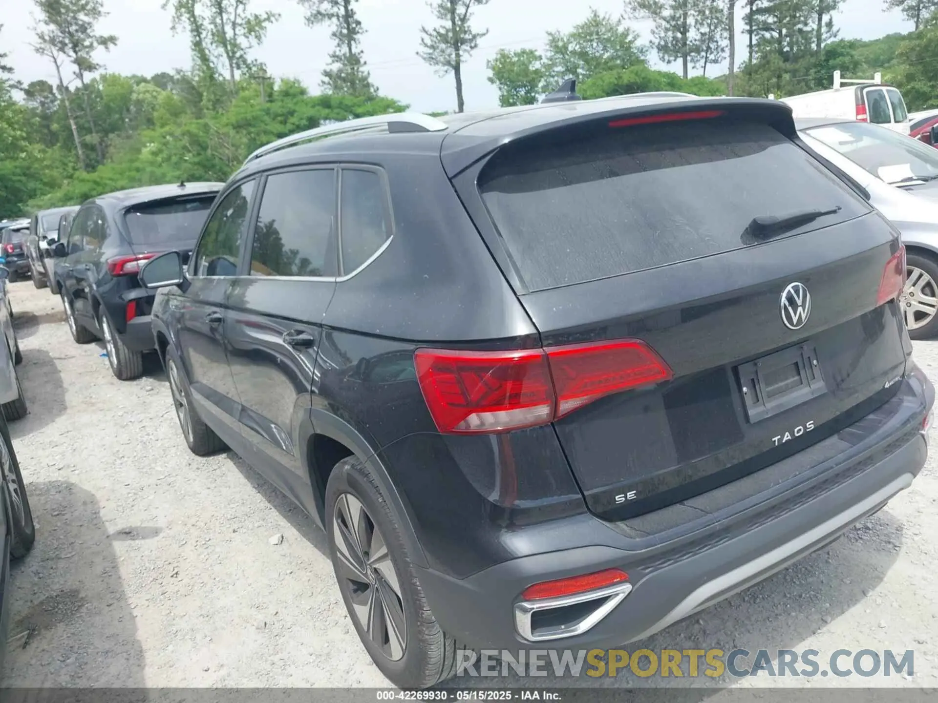 3 Photograph of a damaged car 3VVVX7B28RM028777 VOLKSWAGEN TAOS 2024