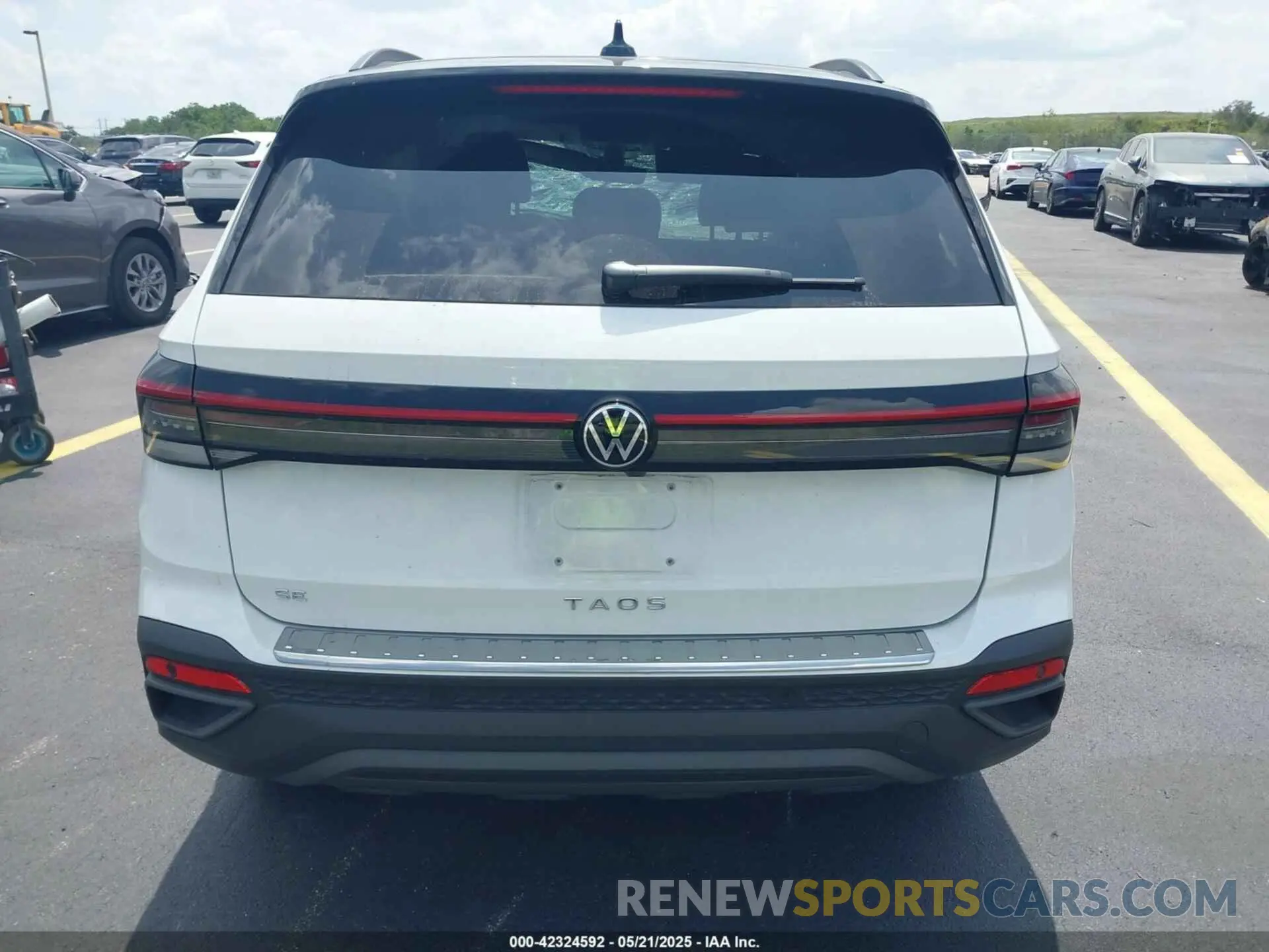 15 Photograph of a damaged car 3VV3C7B26SM004695 VOLKSWAGEN TAOS 2025