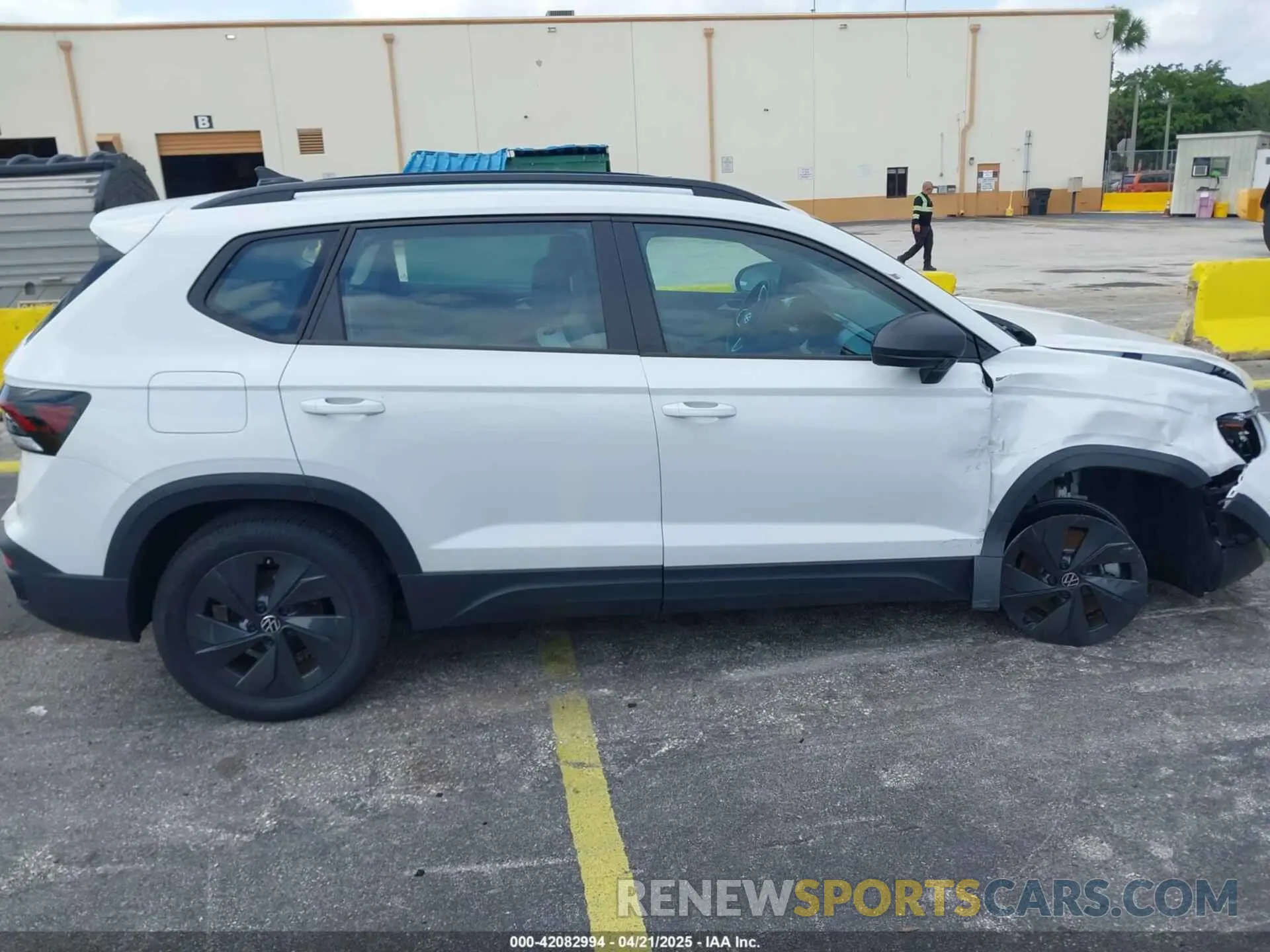13 Фотография поврежденного автомобиля 3VV5C7B23SM005781 VOLKSWAGEN TAOS 2025