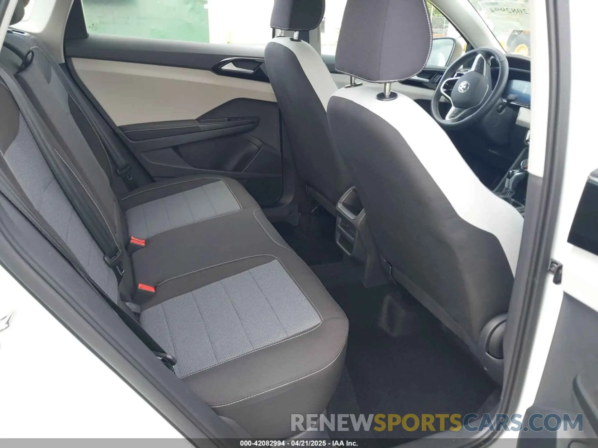 8 Фотография поврежденного автомобиля 3VV5C7B23SM005781 VOLKSWAGEN TAOS 2025