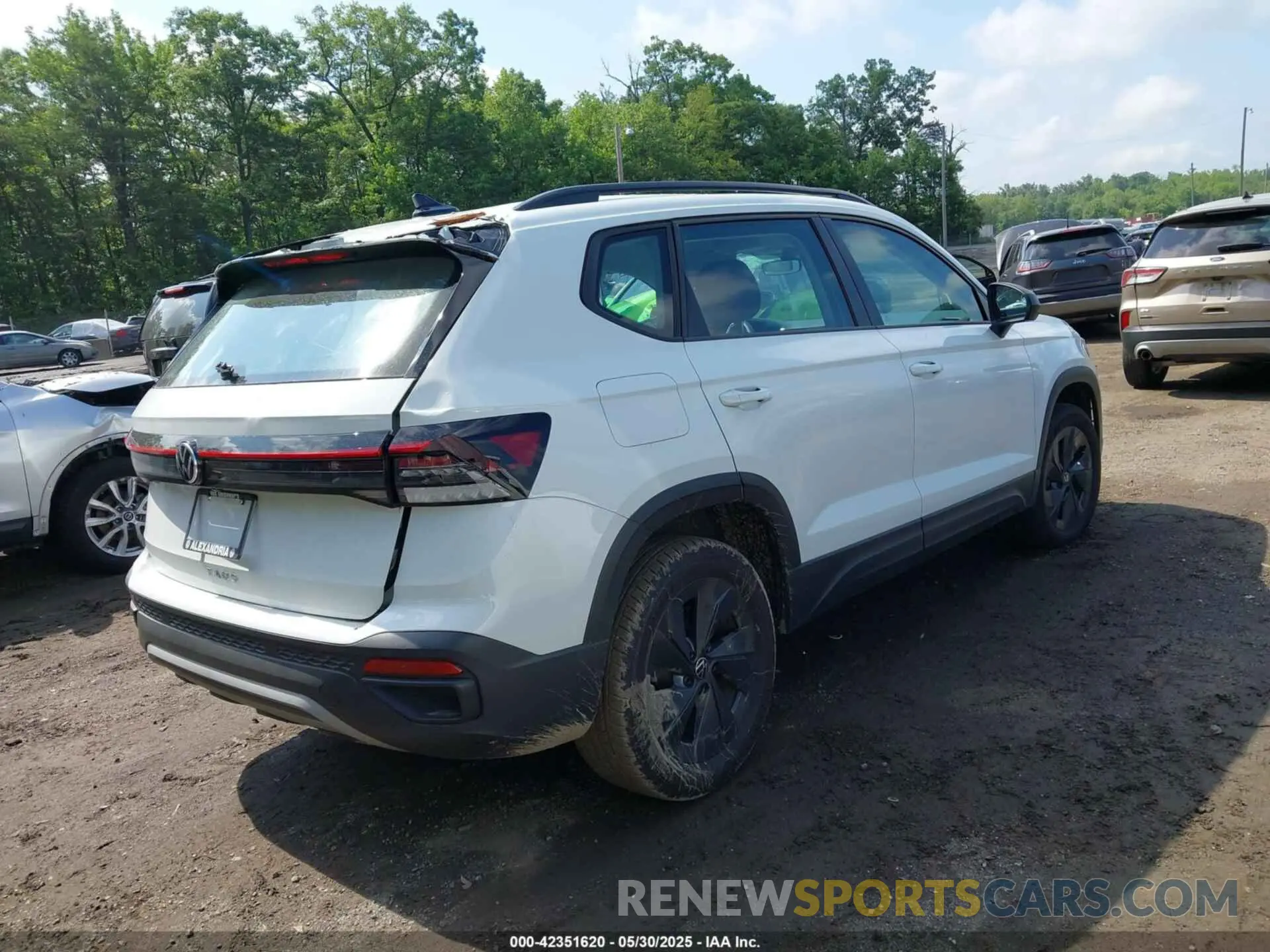 4 Photograph of a damaged car 3VV5C7B28SM015576 VOLKSWAGEN TAOS 2025