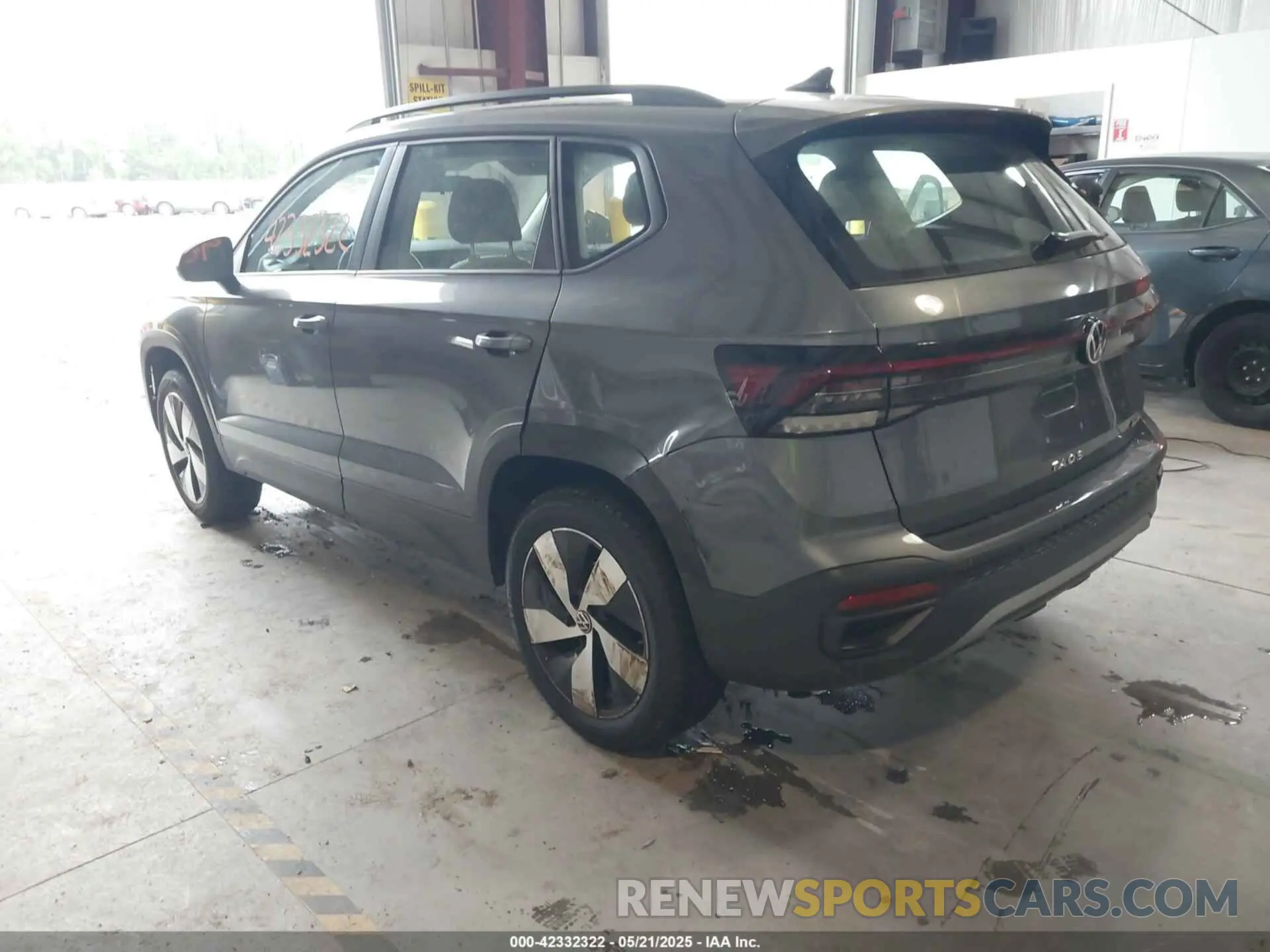 3 Photograph of a damaged car 3VV8C7B24SM030914 VOLKSWAGEN TAOS 2025