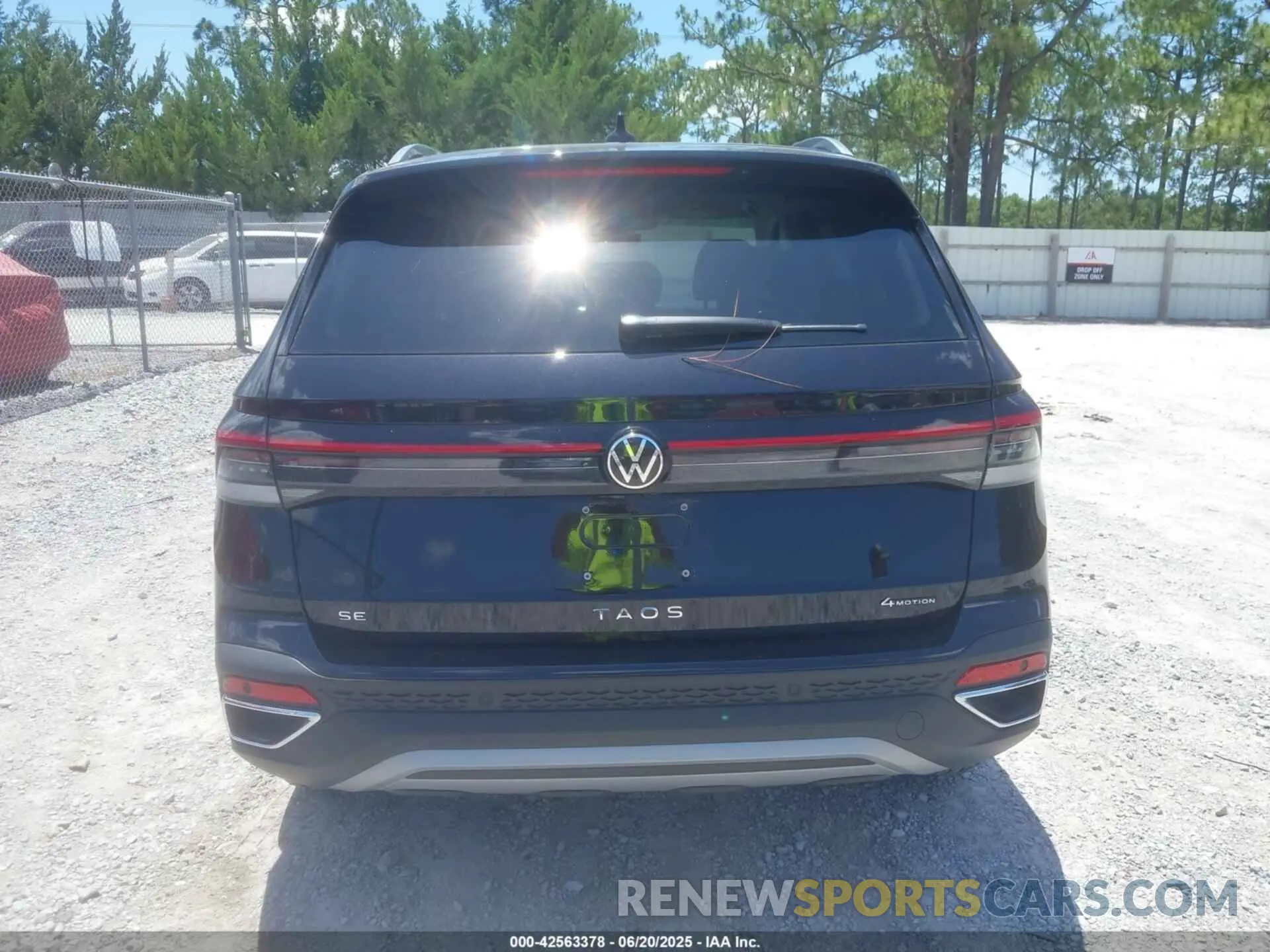 17 Photograph of a damaged car 3VVUC7B21SM044655 VOLKSWAGEN TAOS 2025