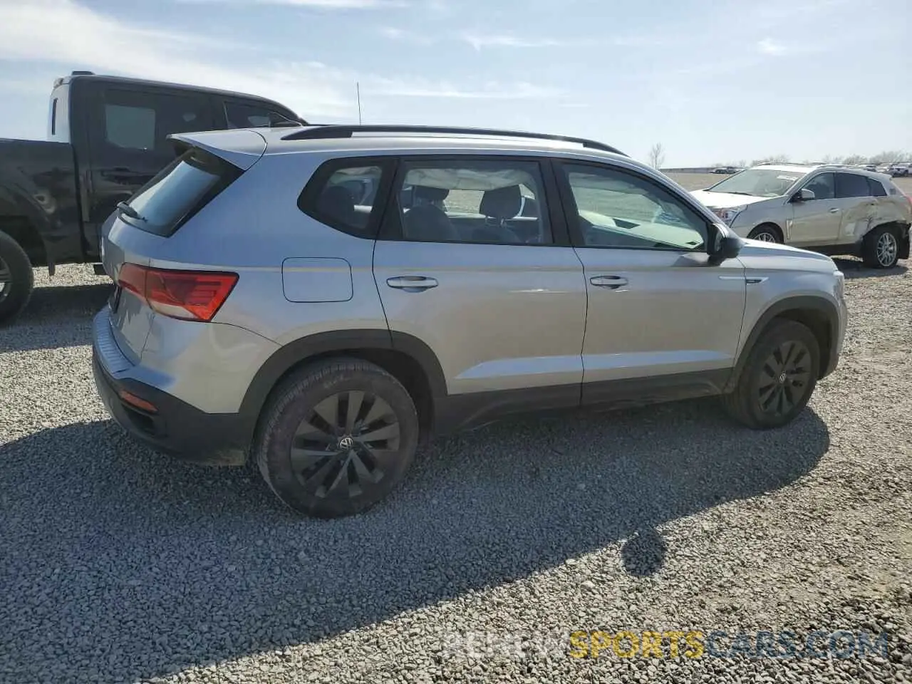 3 Photograph of a damaged car 3VV5X7B20RM112348 VOLKSWAGEN TAOS S 2024
