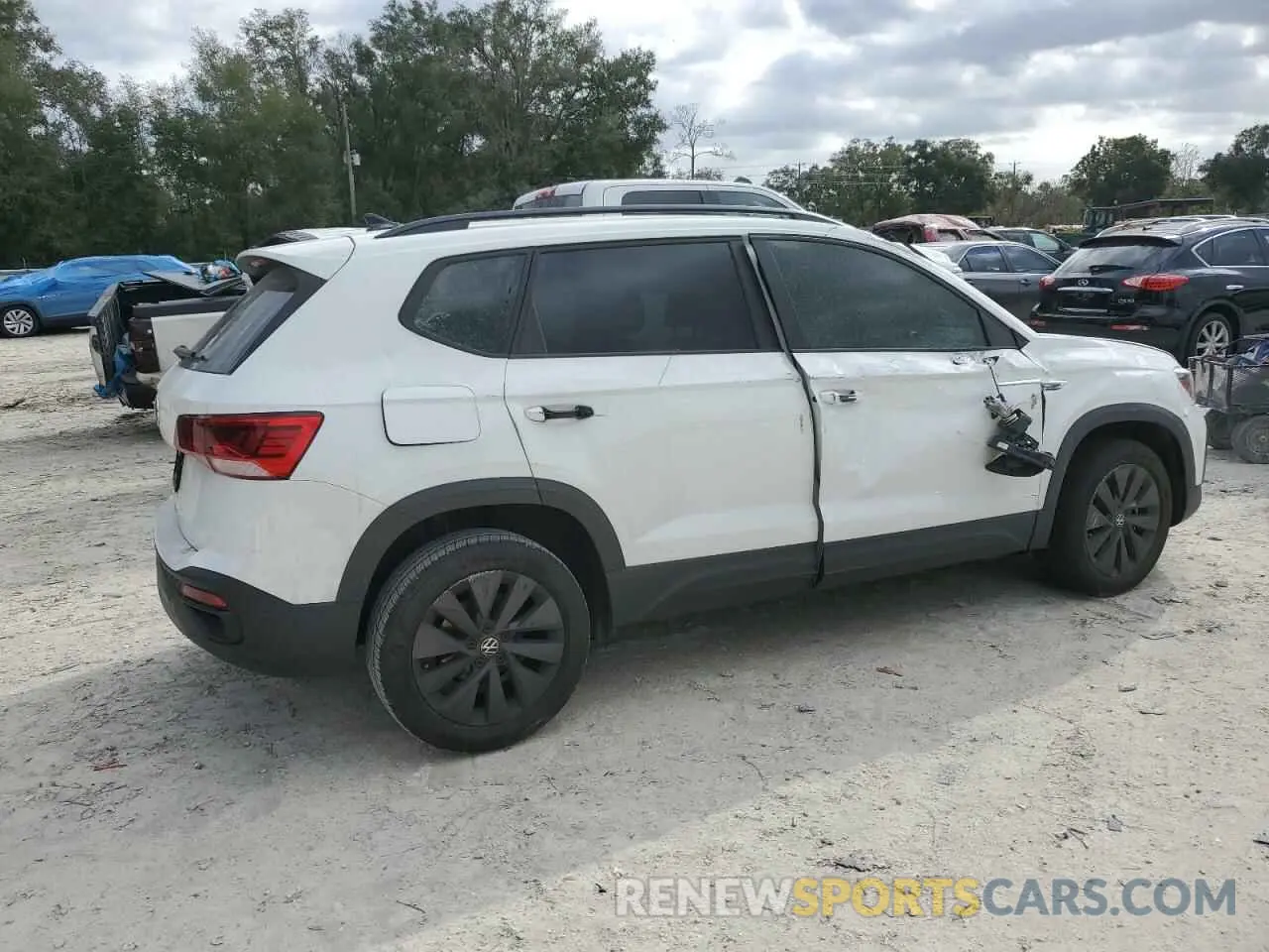 3 Photograph of a damaged car 3VV5X7B22RM046840 VOLKSWAGEN TAOS S 2024