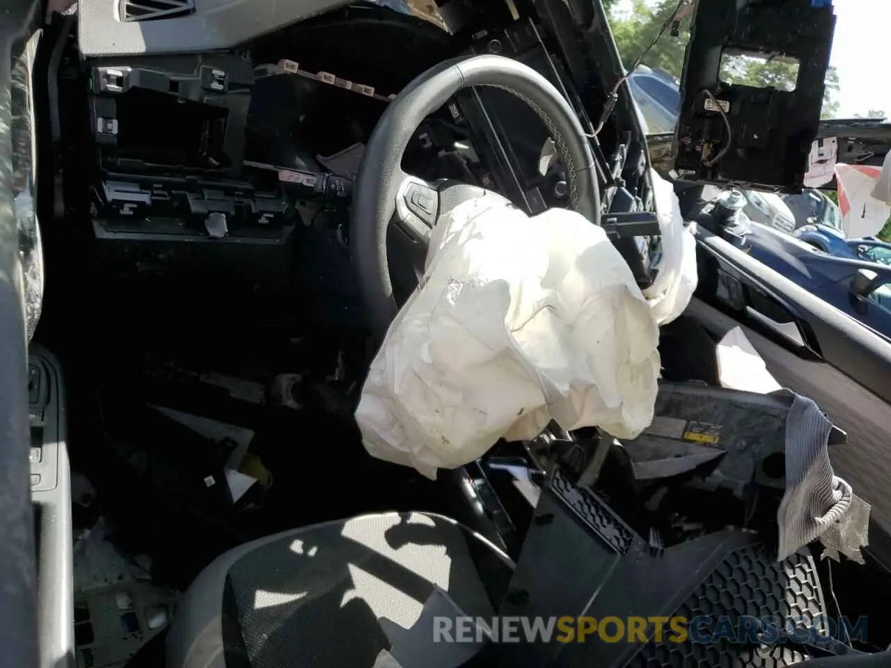8 Photograph of a damaged car 3VV5X7B25RM003254 VOLKSWAGEN TAOS S 2024