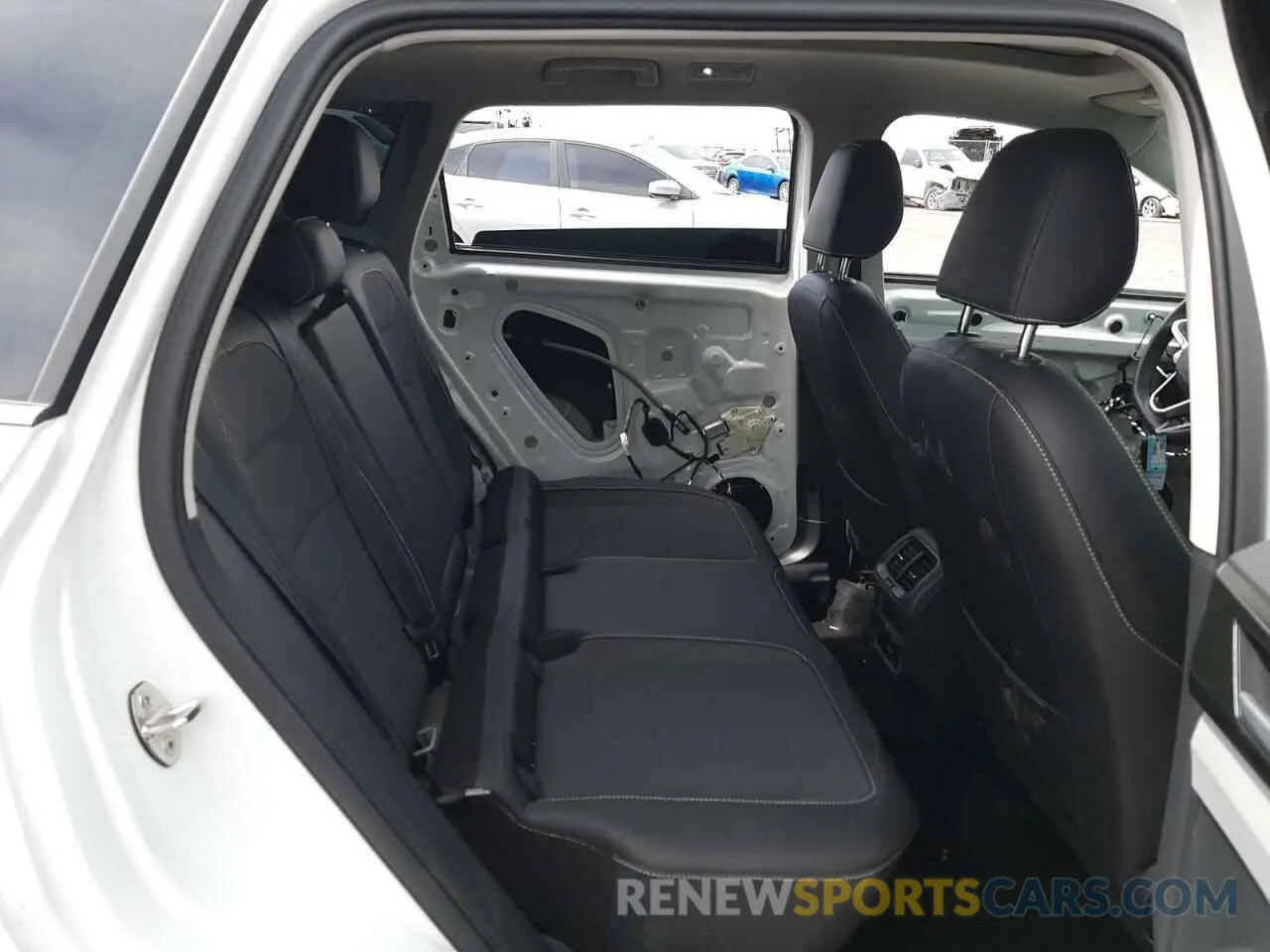 10 Photograph of a damaged car 3VVEX7B20PM365781 VOLKSWAGEN TAOS SE 2023