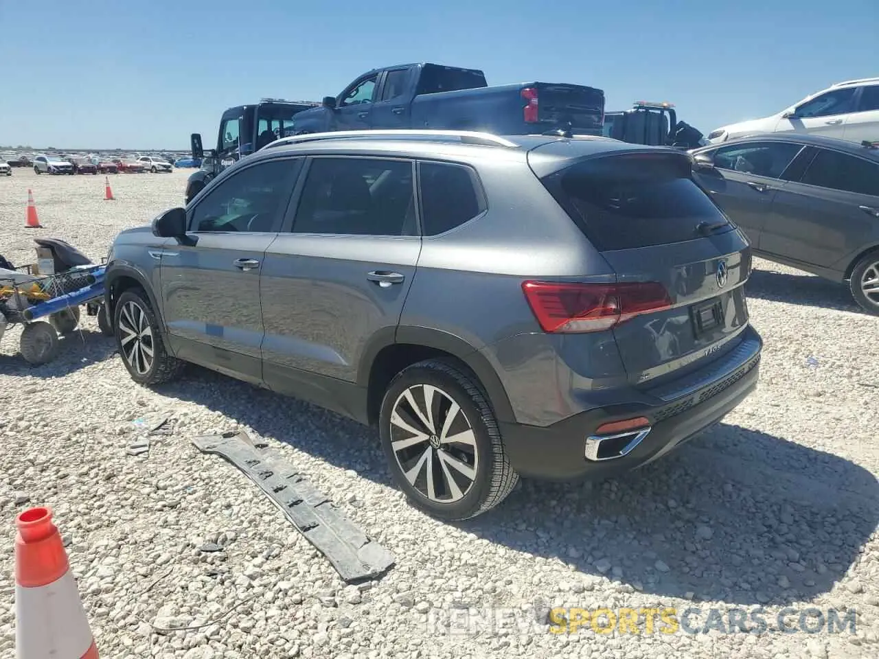 2 Фотография поврежденного автомобиля 3VVEX7B23RM043560 VOLKSWAGEN TAOS SE 2024