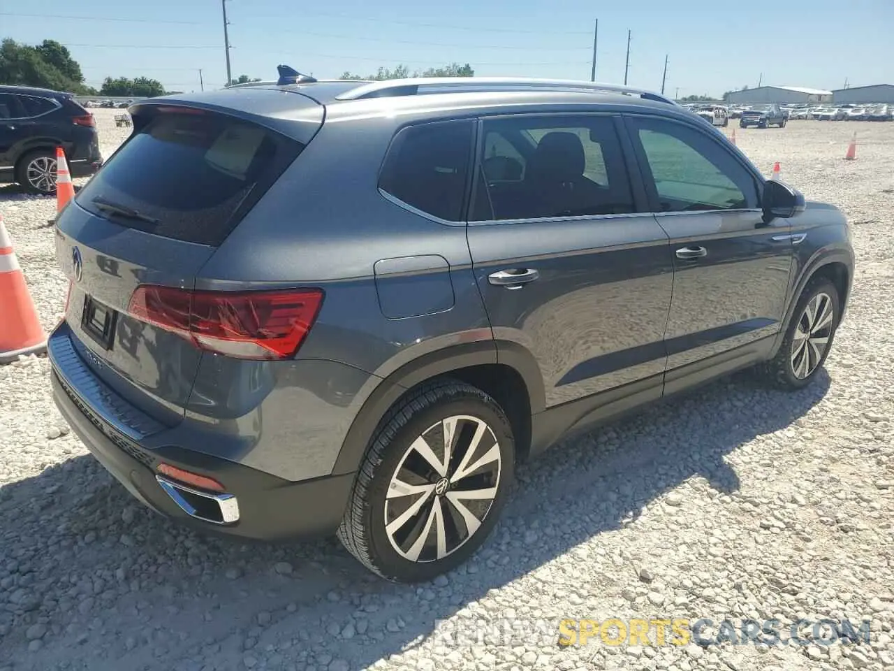 3 Фотография поврежденного автомобиля 3VVEX7B23RM043560 VOLKSWAGEN TAOS SE 2024