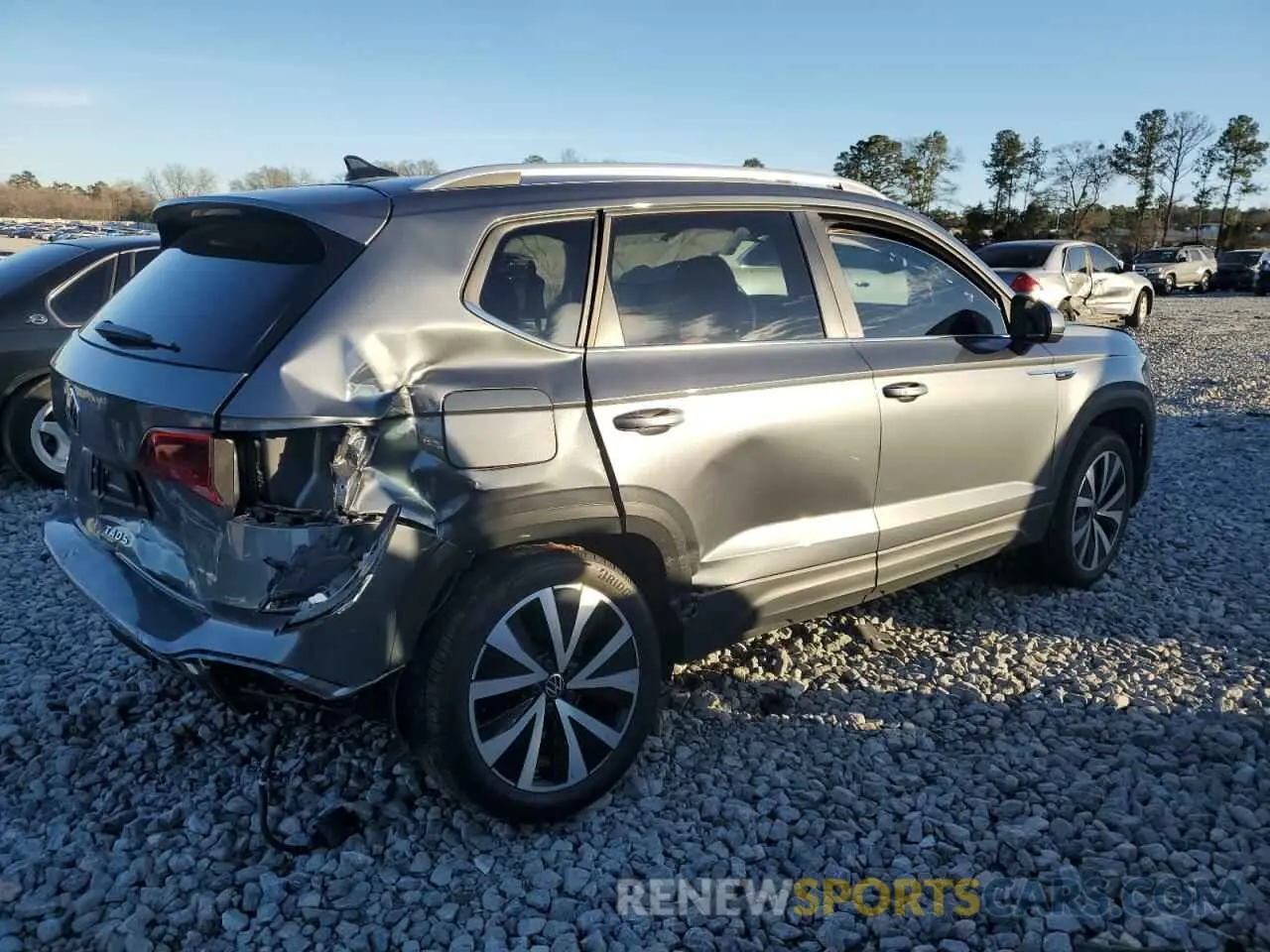 3 Photograph of a damaged car 3VVEX7B26RM096964 VOLKSWAGEN TAOS SE 2024