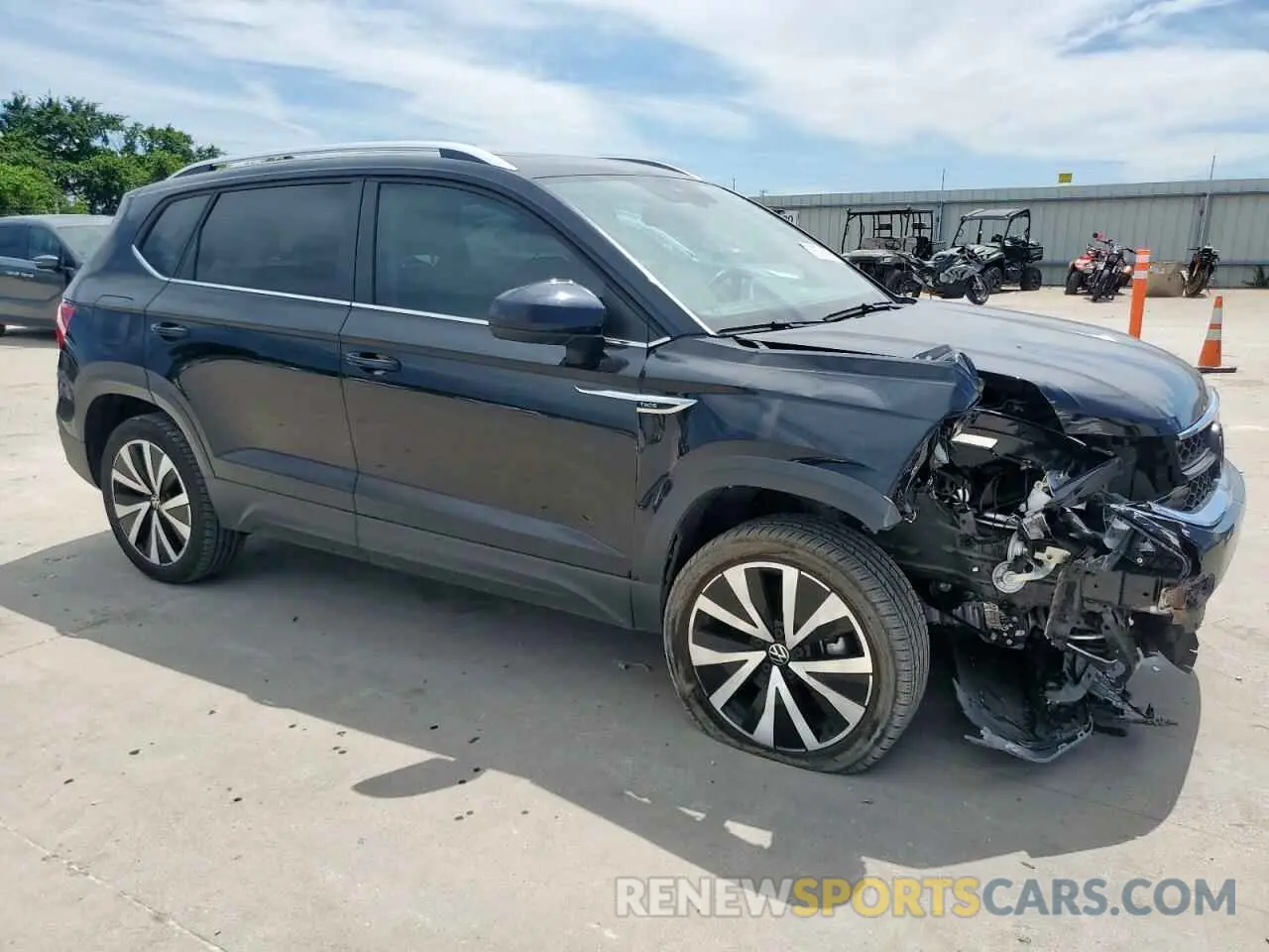 4 Фотография поврежденного автомобиля 3VVEX7B27RM026342 VOLKSWAGEN TAOS SE 2024