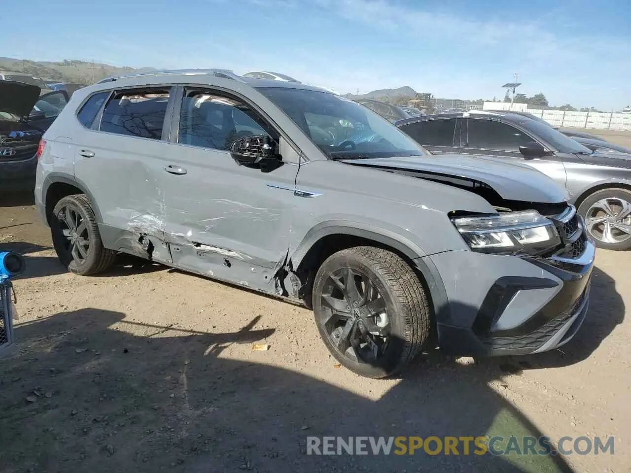 4 Photograph of a damaged car 3VVEX7B29RM084842 VOLKSWAGEN TAOS SE 2024