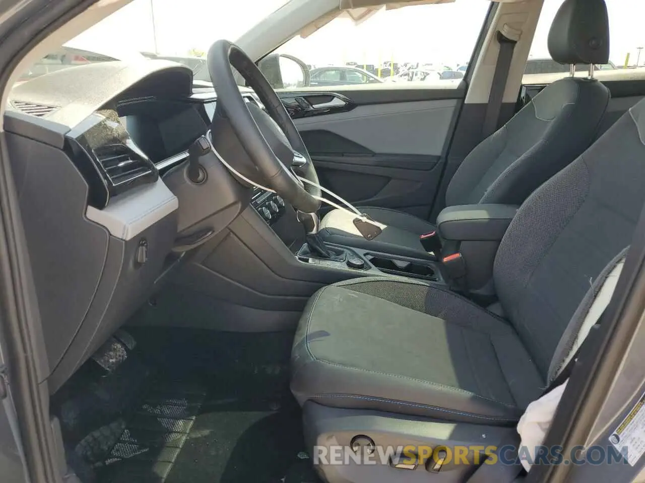 7 Photograph of a damaged car 3VVLX7B23RM121570 VOLKSWAGEN TAOS SE 2024
