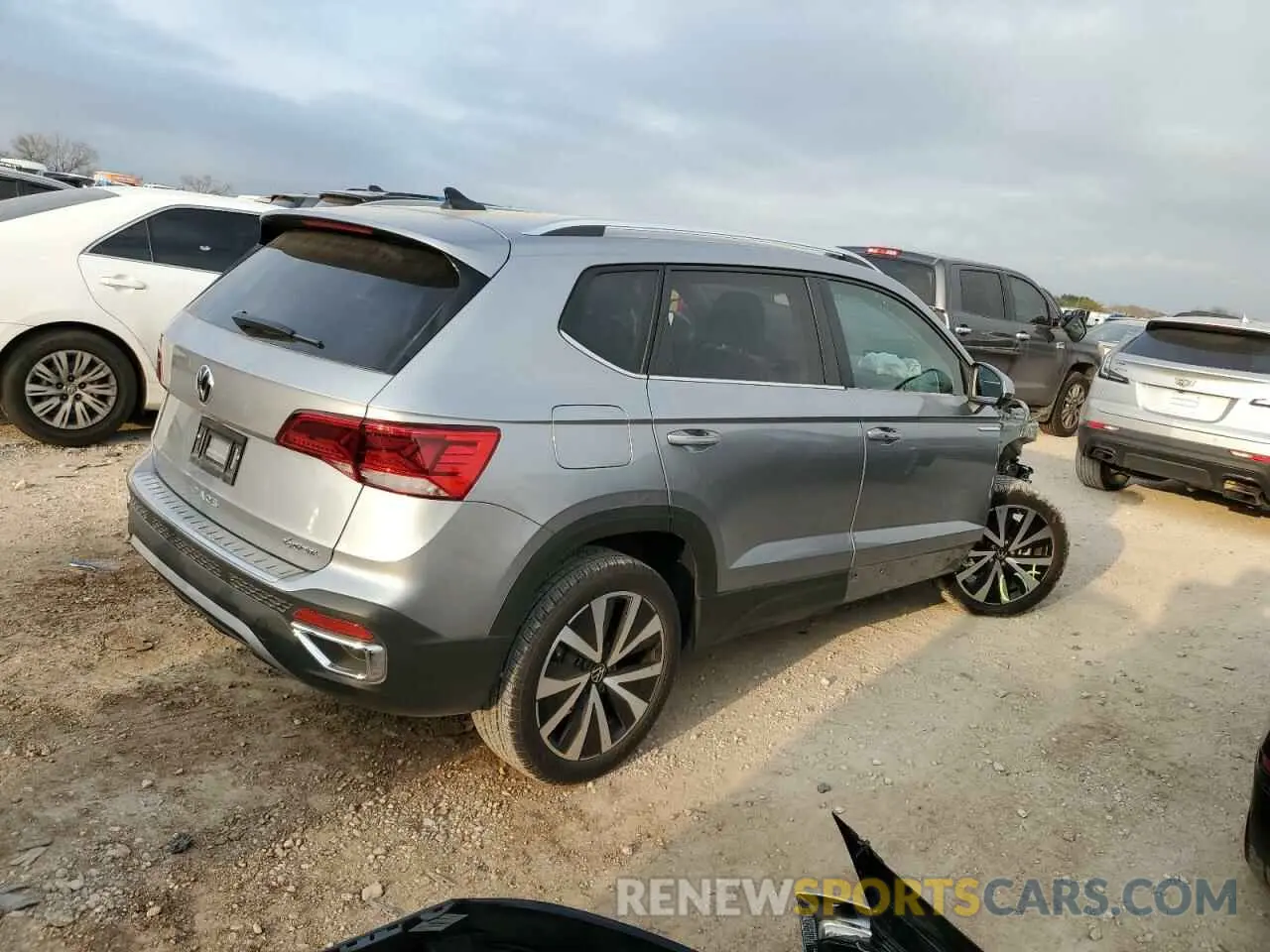 3 Photograph of a damaged car 3VVSX7B21RM069464 VOLKSWAGEN TAOS SE 2024