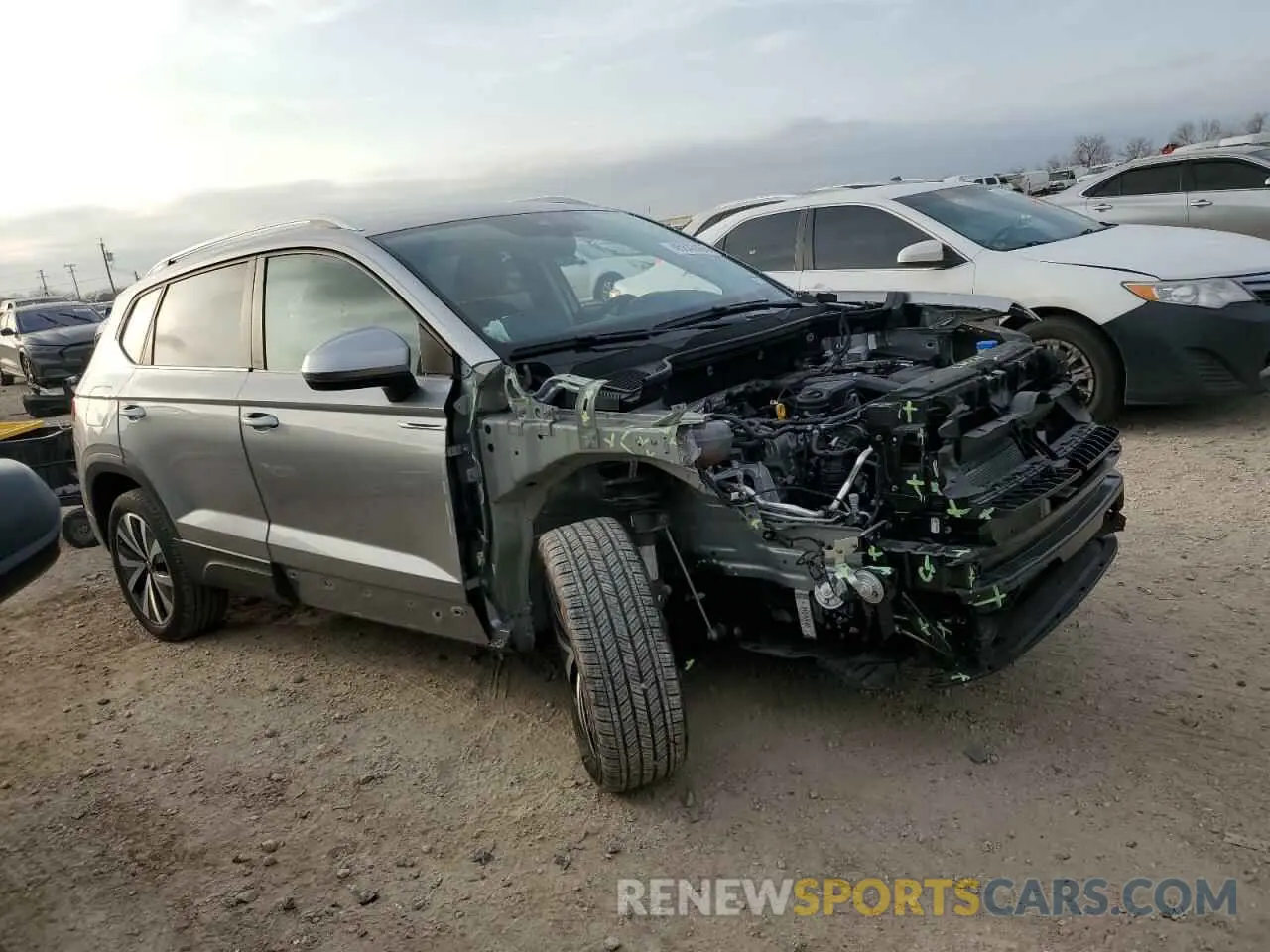 4 Photograph of a damaged car 3VVSX7B21RM069464 VOLKSWAGEN TAOS SE 2024