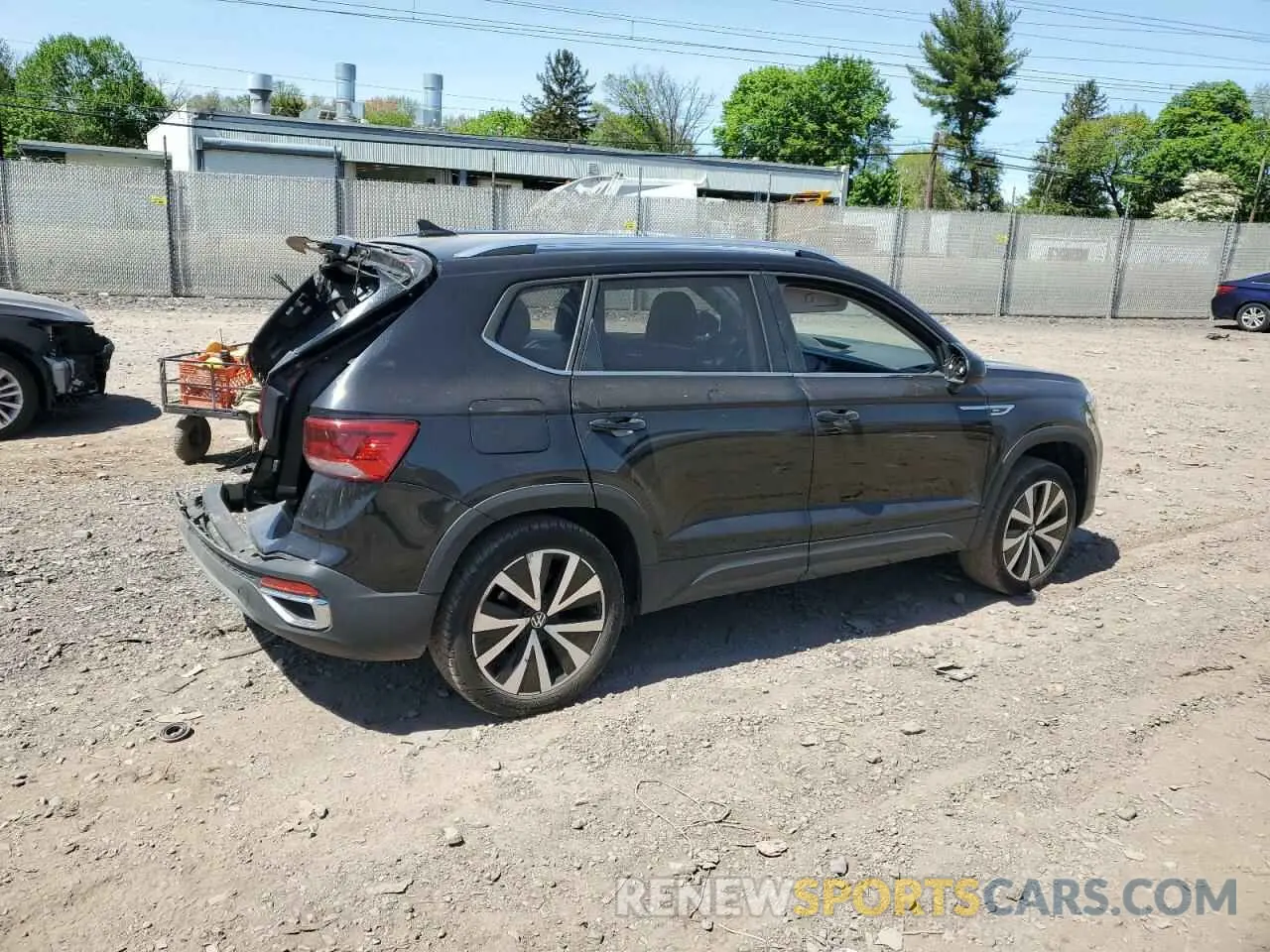 3 Photograph of a damaged car 3VVSX7B28RM026367 VOLKSWAGEN TAOS SE 2024
