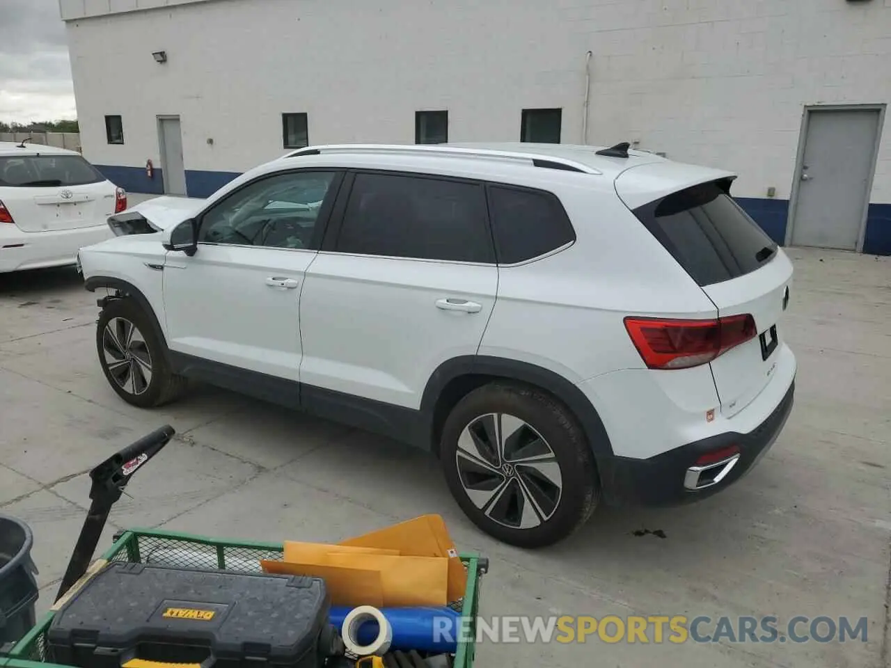 2 Фотография поврежденного автомобиля 3VVUX7B23RM094813 VOLKSWAGEN TAOS SE 2024
