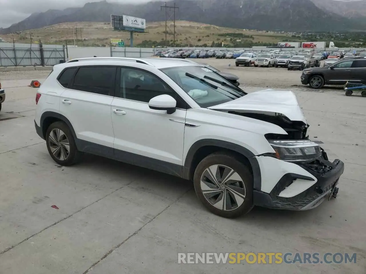 4 Фотография поврежденного автомобиля 3VVUX7B23RM094813 VOLKSWAGEN TAOS SE 2024