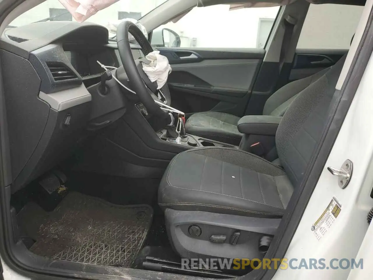 7 Фотография поврежденного автомобиля 3VVUX7B23RM094813 VOLKSWAGEN TAOS SE 2024