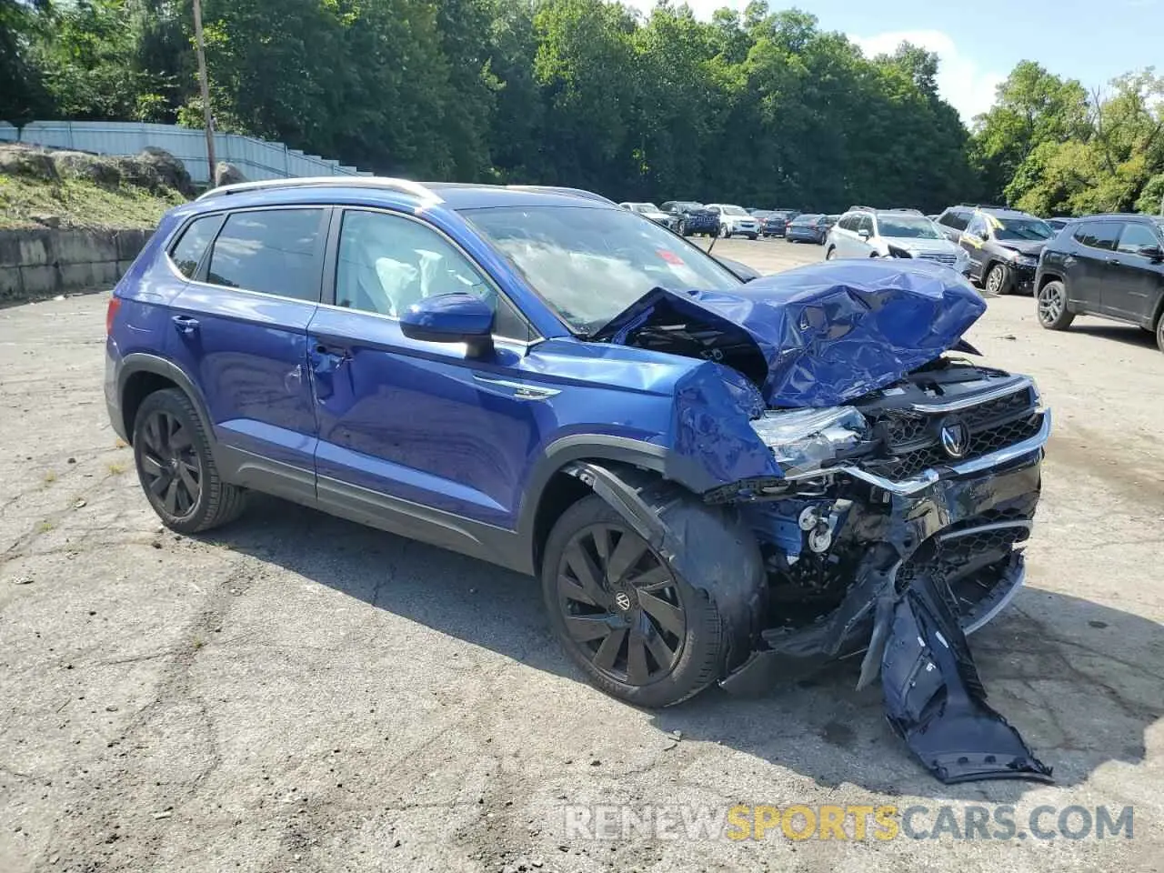 4 Photograph of a damaged car 3VVUX7B24RM068270 VOLKSWAGEN TAOS SE 2024