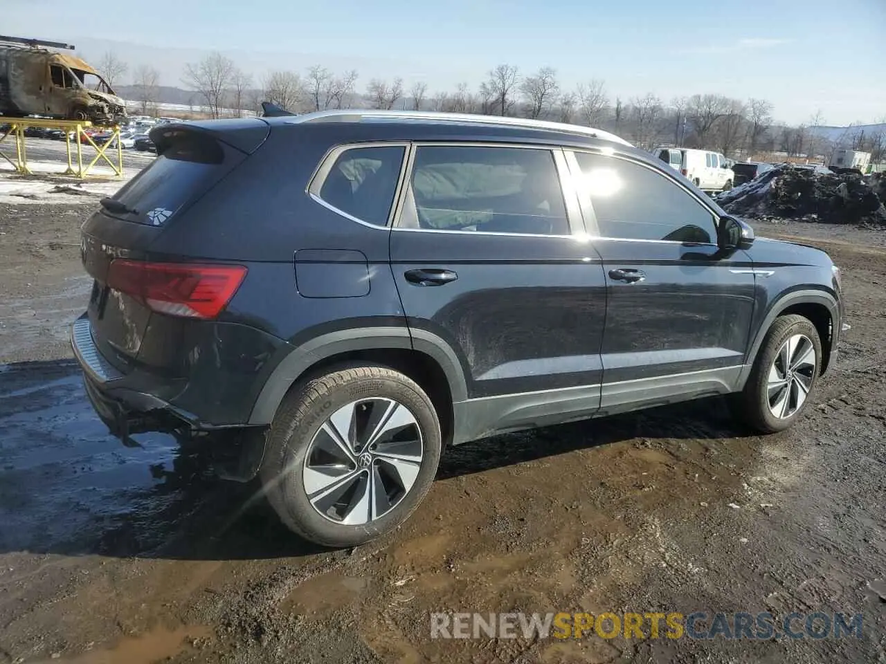 3 Photograph of a damaged car 3VVVX7B24RM128682 VOLKSWAGEN TAOS SE 2024