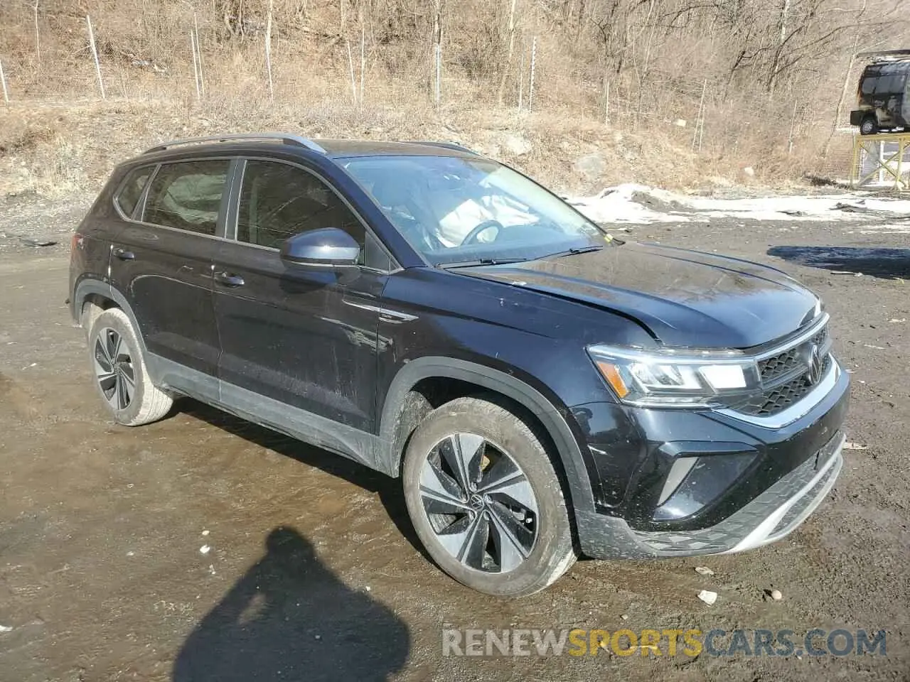 4 Photograph of a damaged car 3VVVX7B24RM128682 VOLKSWAGEN TAOS SE 2024