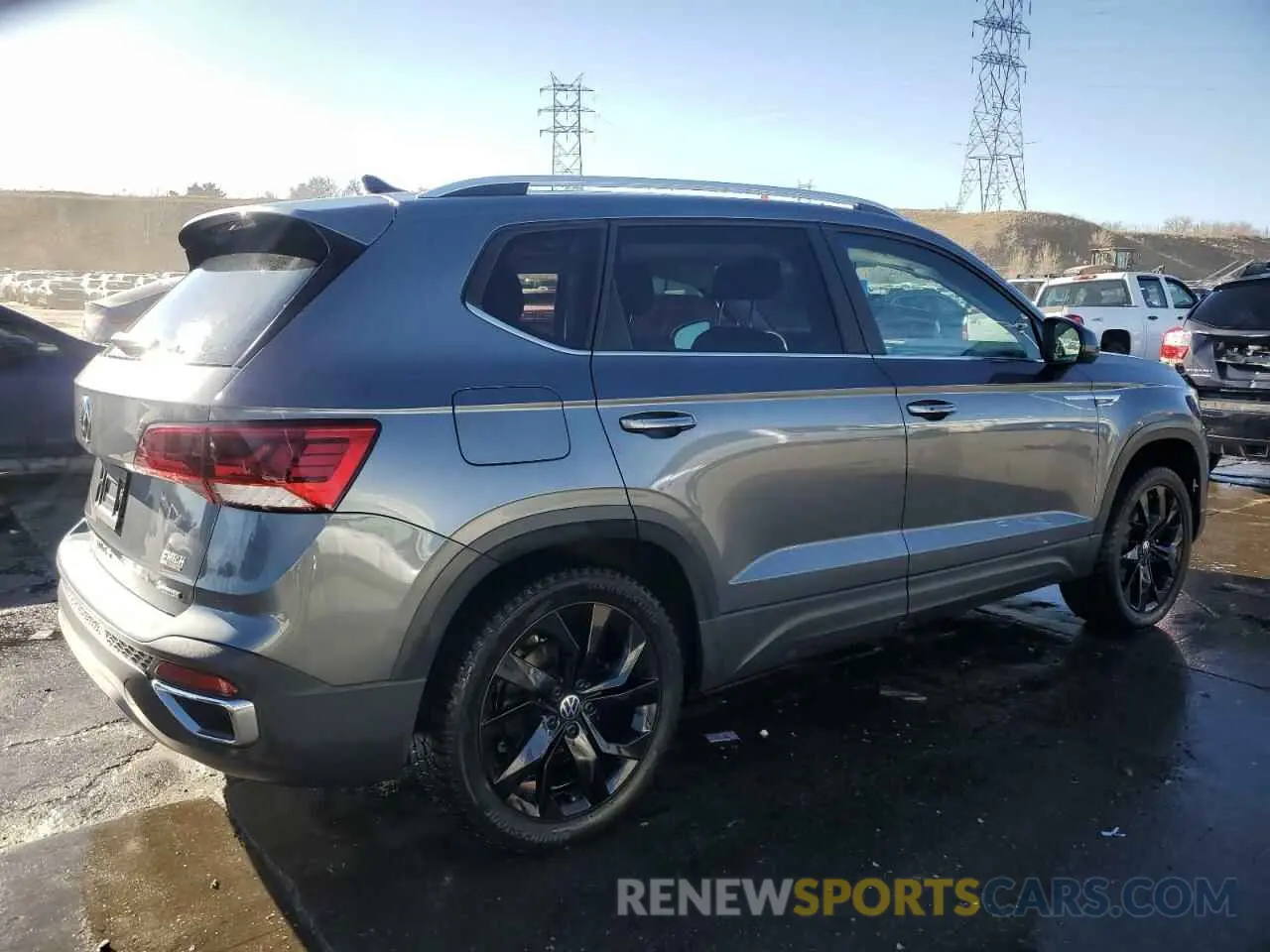 3 Фотография поврежденного автомобиля 3VVPX7B2XNM010445 VOLKSWAGEN TAOS SE IQ 2022