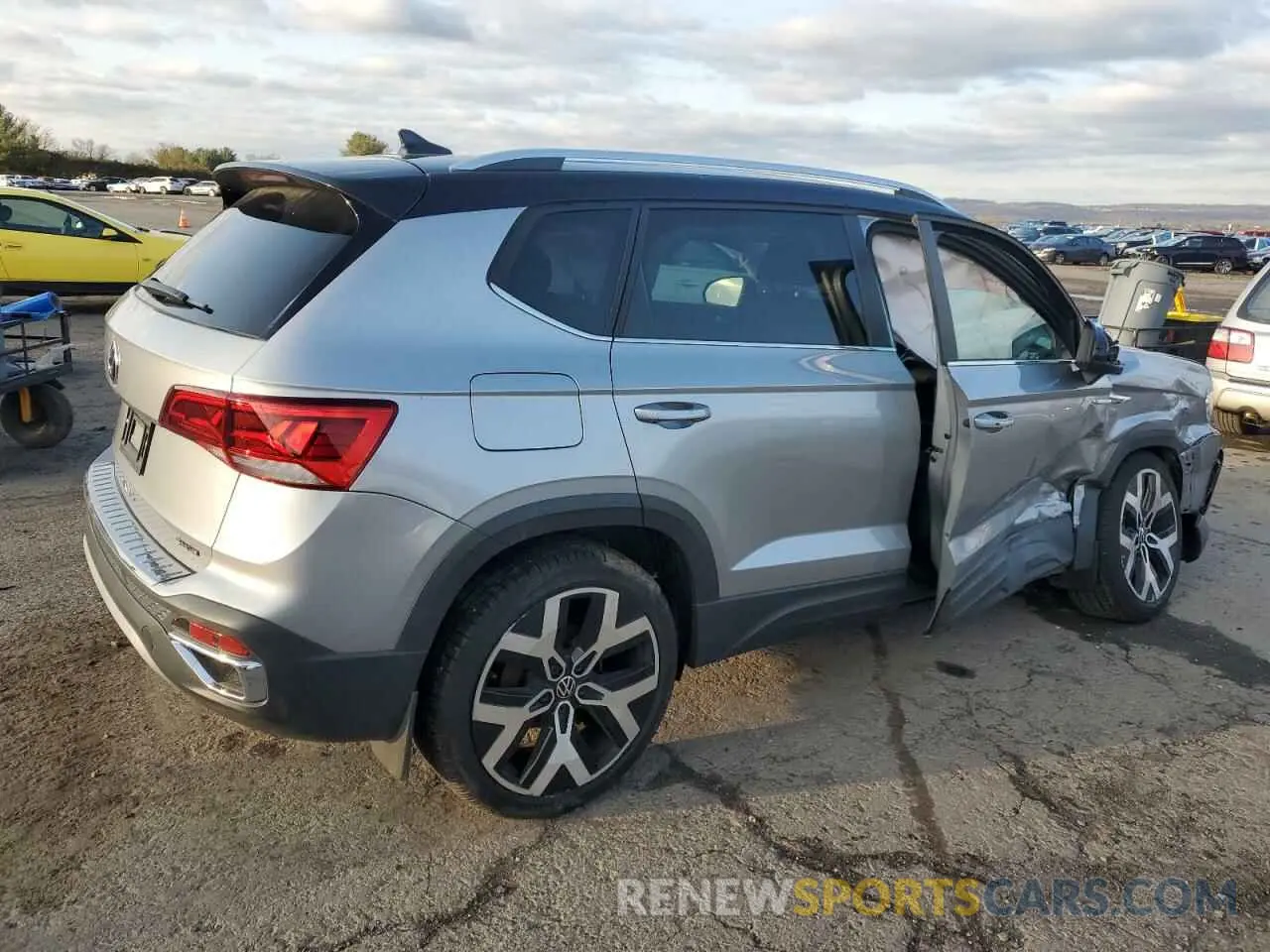 3 Фотография поврежденного автомобиля 3VV2X7B21PM338396 VOLKSWAGEN TAOS SEL 2023