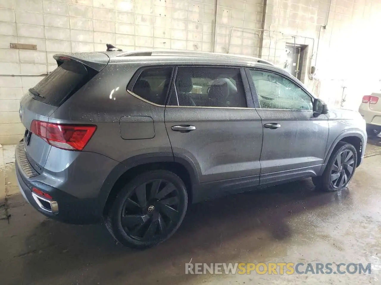 3 Фотография поврежденного автомобиля 3VV4X7B26RM040518 VOLKSWAGEN TAOS SEL 2024