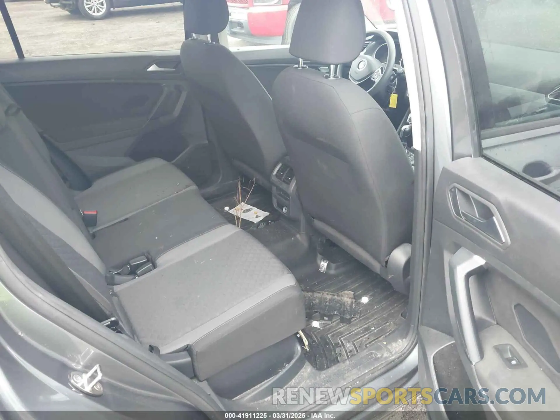 8 Photograph of a damaged car 3VV0B7AX1KM046808 VOLKSWAGEN TIGUAN 2019