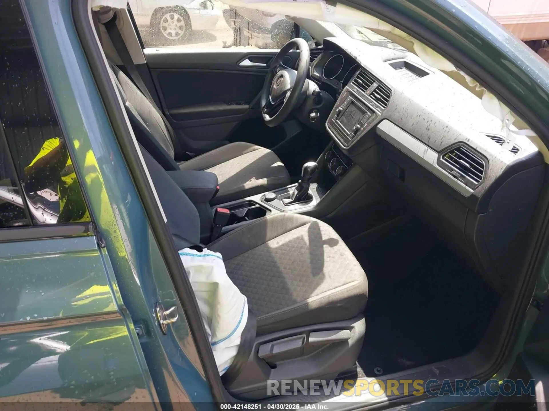5 Photograph of a damaged car 3VV0B7AX2KM118969 VOLKSWAGEN TIGUAN 2019
