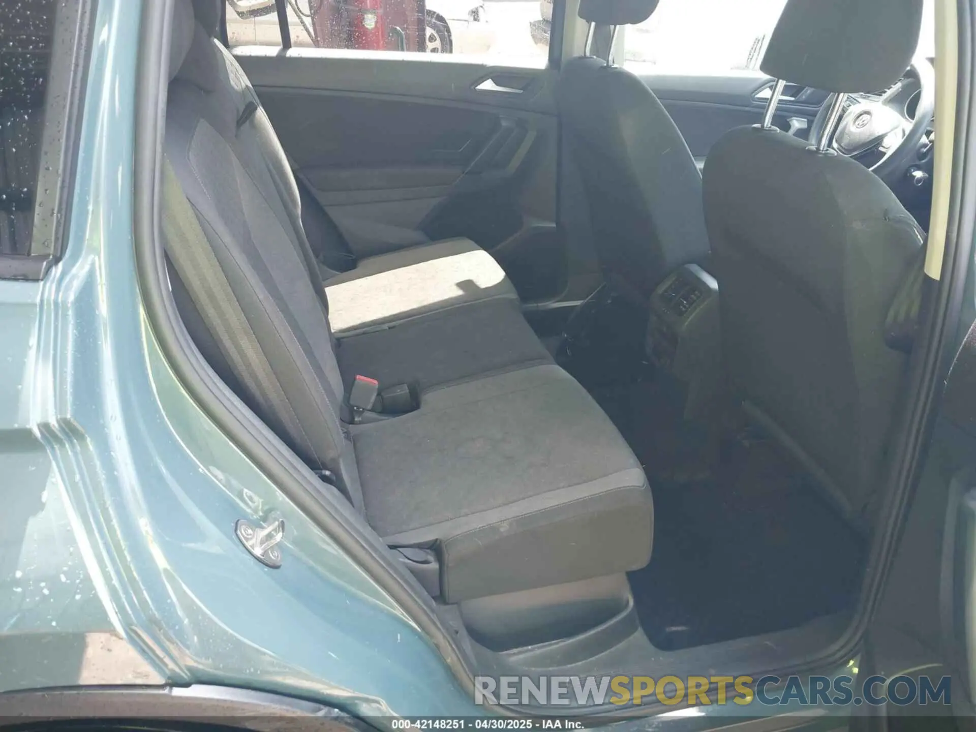 8 Photograph of a damaged car 3VV0B7AX2KM118969 VOLKSWAGEN TIGUAN 2019