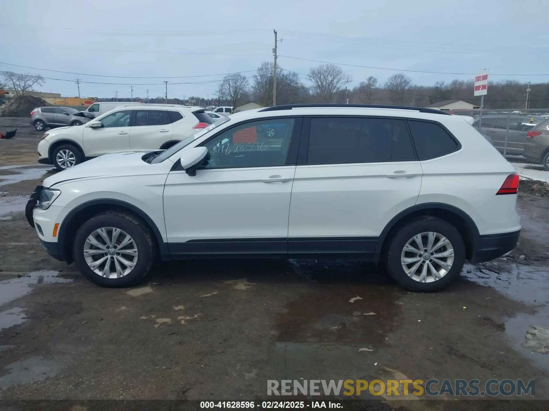 14 Photograph of a damaged car 3VV0B7AX5KM053471 VOLKSWAGEN TIGUAN 2019