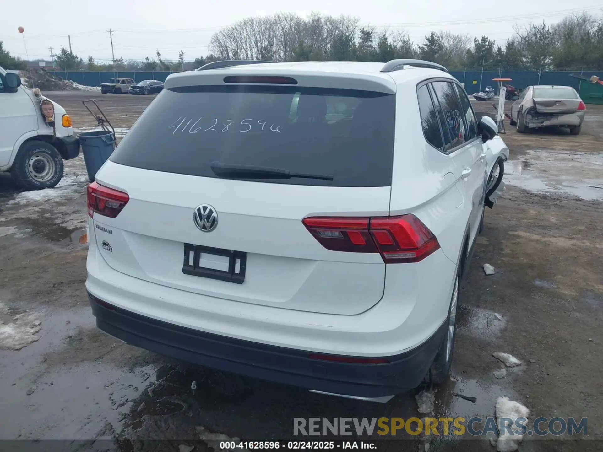 4 Photograph of a damaged car 3VV0B7AX5KM053471 VOLKSWAGEN TIGUAN 2019