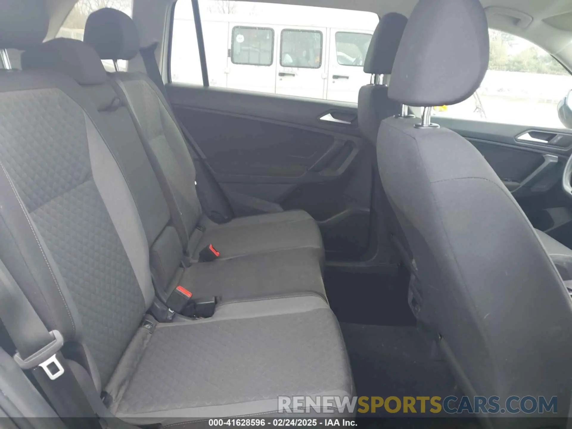 8 Photograph of a damaged car 3VV0B7AX5KM053471 VOLKSWAGEN TIGUAN 2019