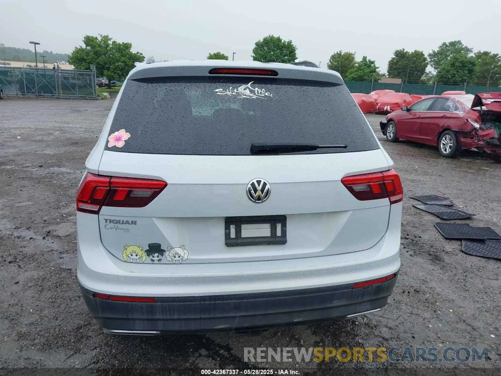 17 Photograph of a damaged car 3VV0B7AX7KM031438 VOLKSWAGEN TIGUAN 2019