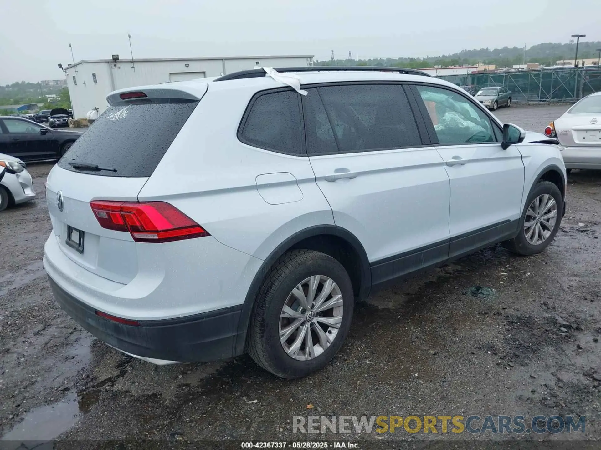 4 Photograph of a damaged car 3VV0B7AX7KM031438 VOLKSWAGEN TIGUAN 2019