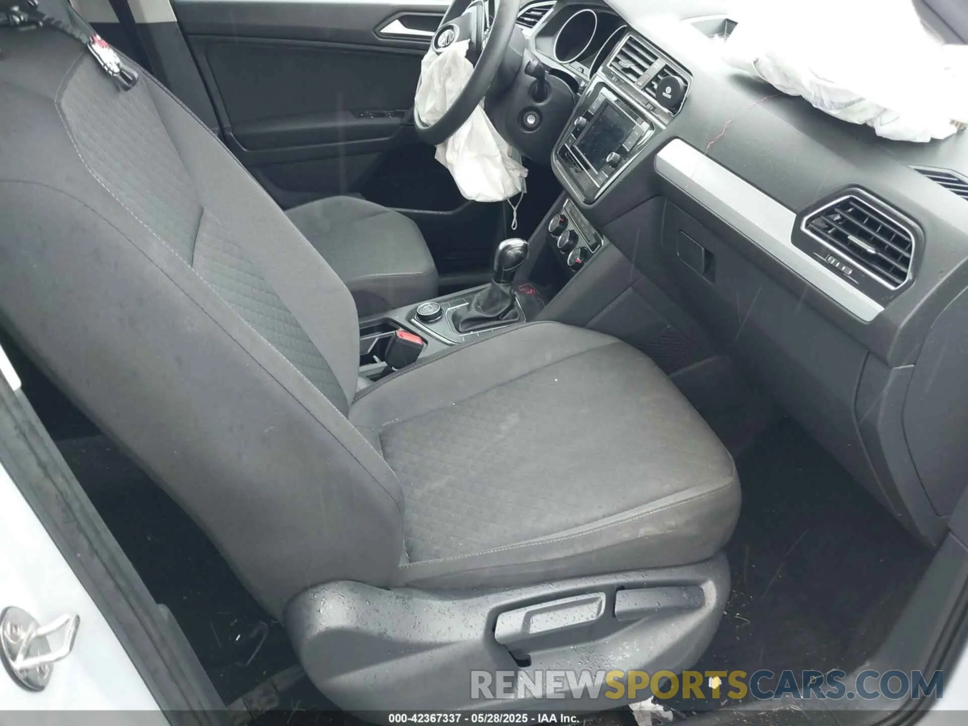 5 Photograph of a damaged car 3VV0B7AX7KM031438 VOLKSWAGEN TIGUAN 2019