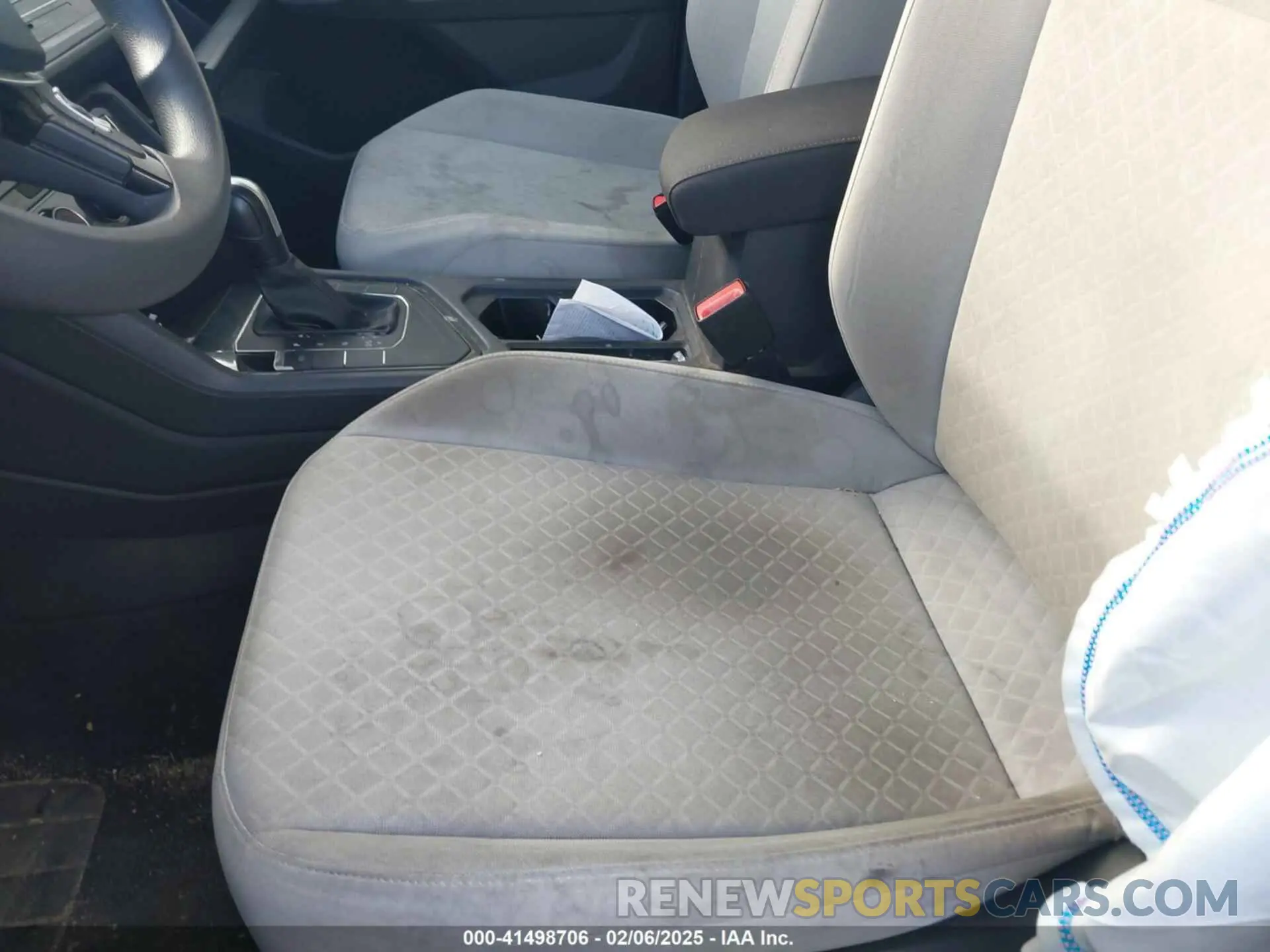 17 Photograph of a damaged car 3VV1B7AX2KM039970 VOLKSWAGEN TIGUAN 2019