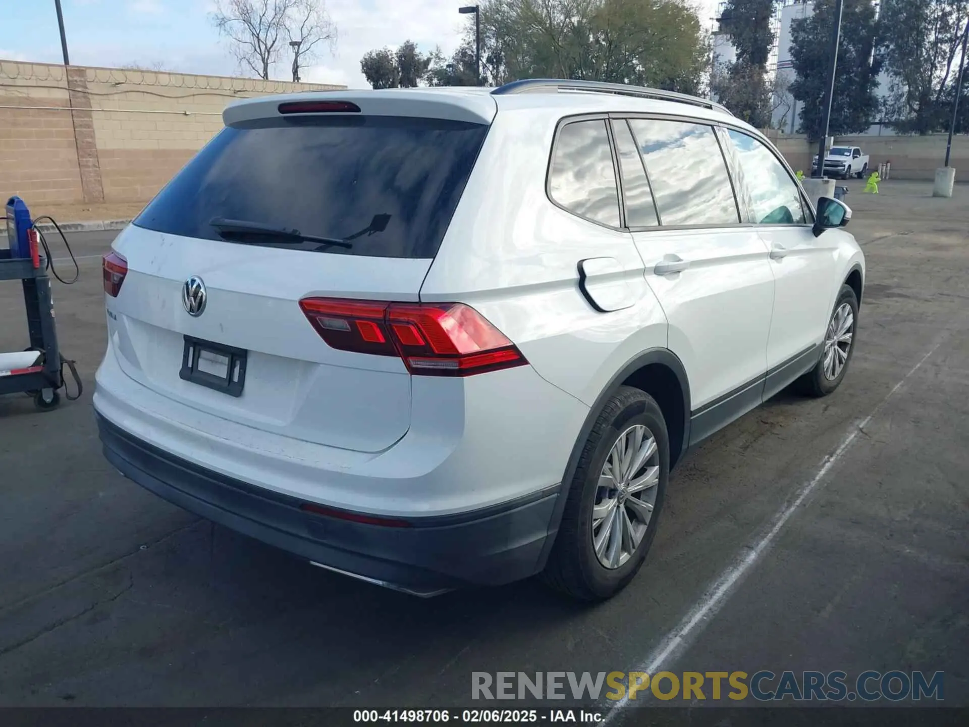 4 Photograph of a damaged car 3VV1B7AX2KM039970 VOLKSWAGEN TIGUAN 2019