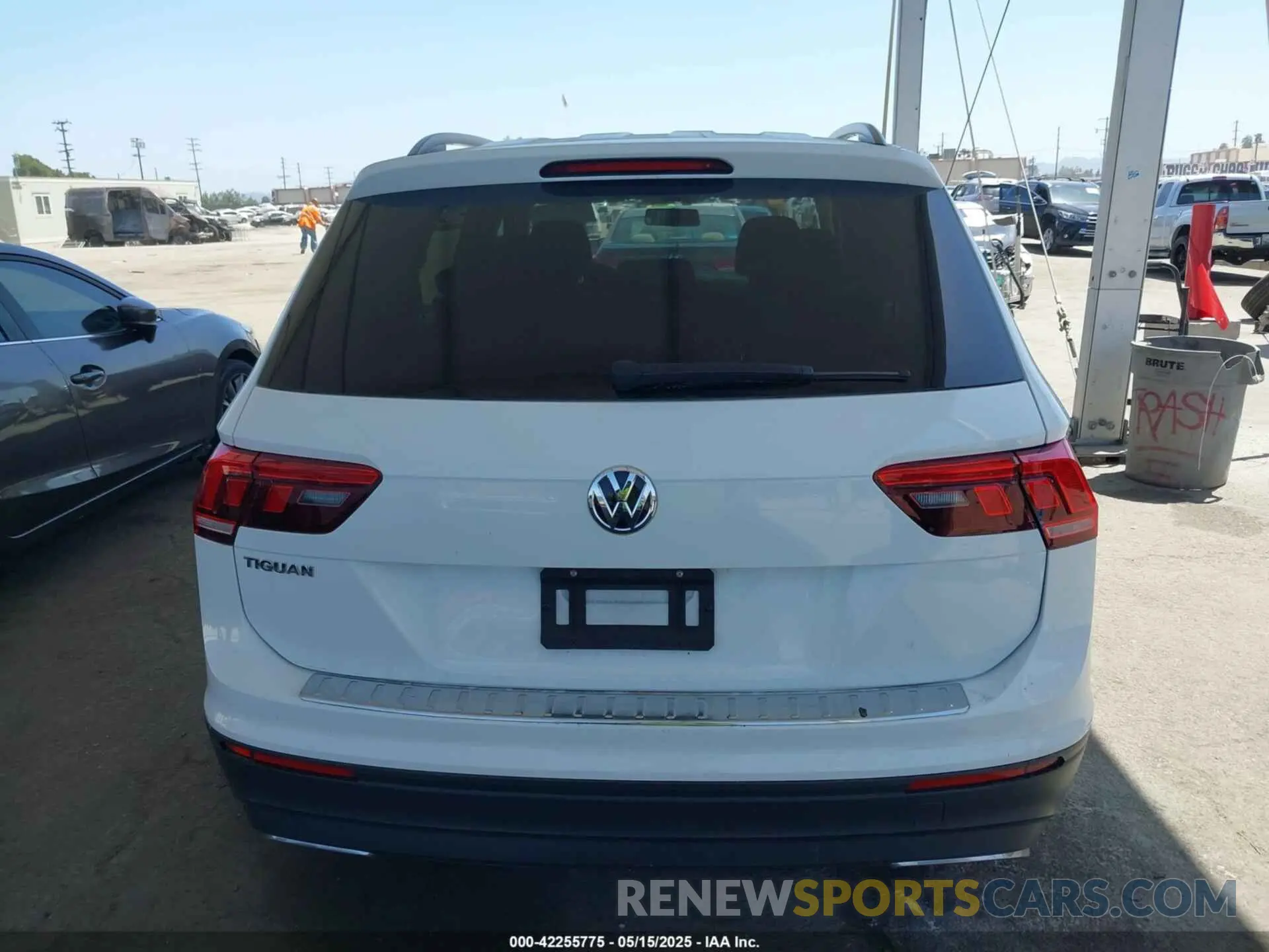 16 Photograph of a damaged car 3VV1B7AX2KM176326 VOLKSWAGEN TIGUAN 2019