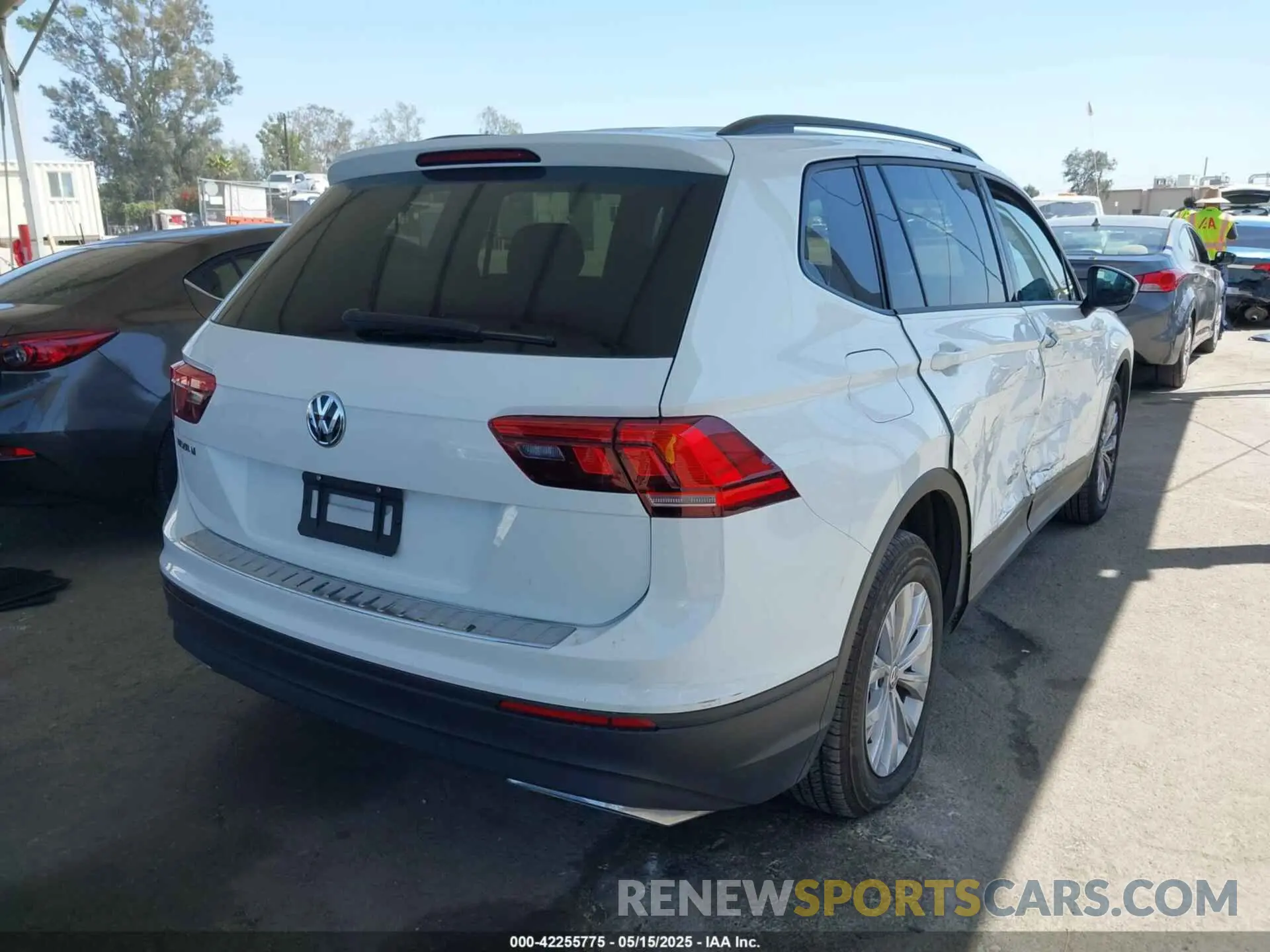 4 Photograph of a damaged car 3VV1B7AX2KM176326 VOLKSWAGEN TIGUAN 2019