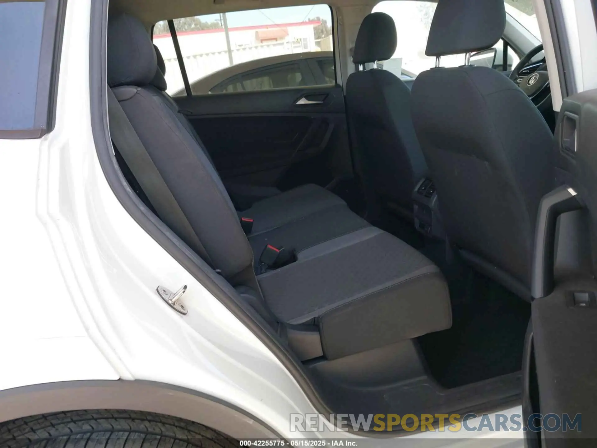 8 Photograph of a damaged car 3VV1B7AX2KM176326 VOLKSWAGEN TIGUAN 2019