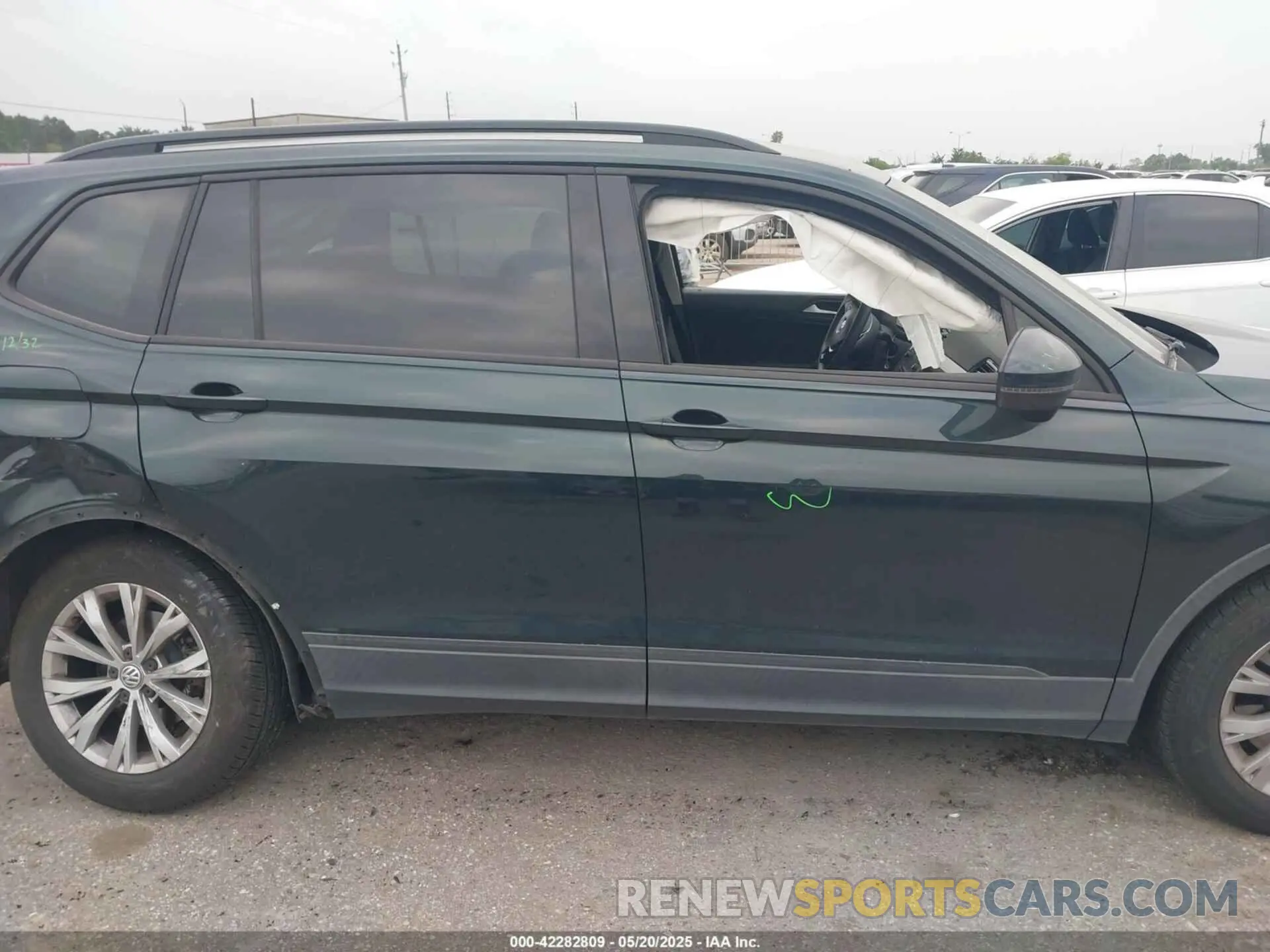 13 Photograph of a damaged car 3VV1B7AXXKM002312 VOLKSWAGEN TIGUAN 2019