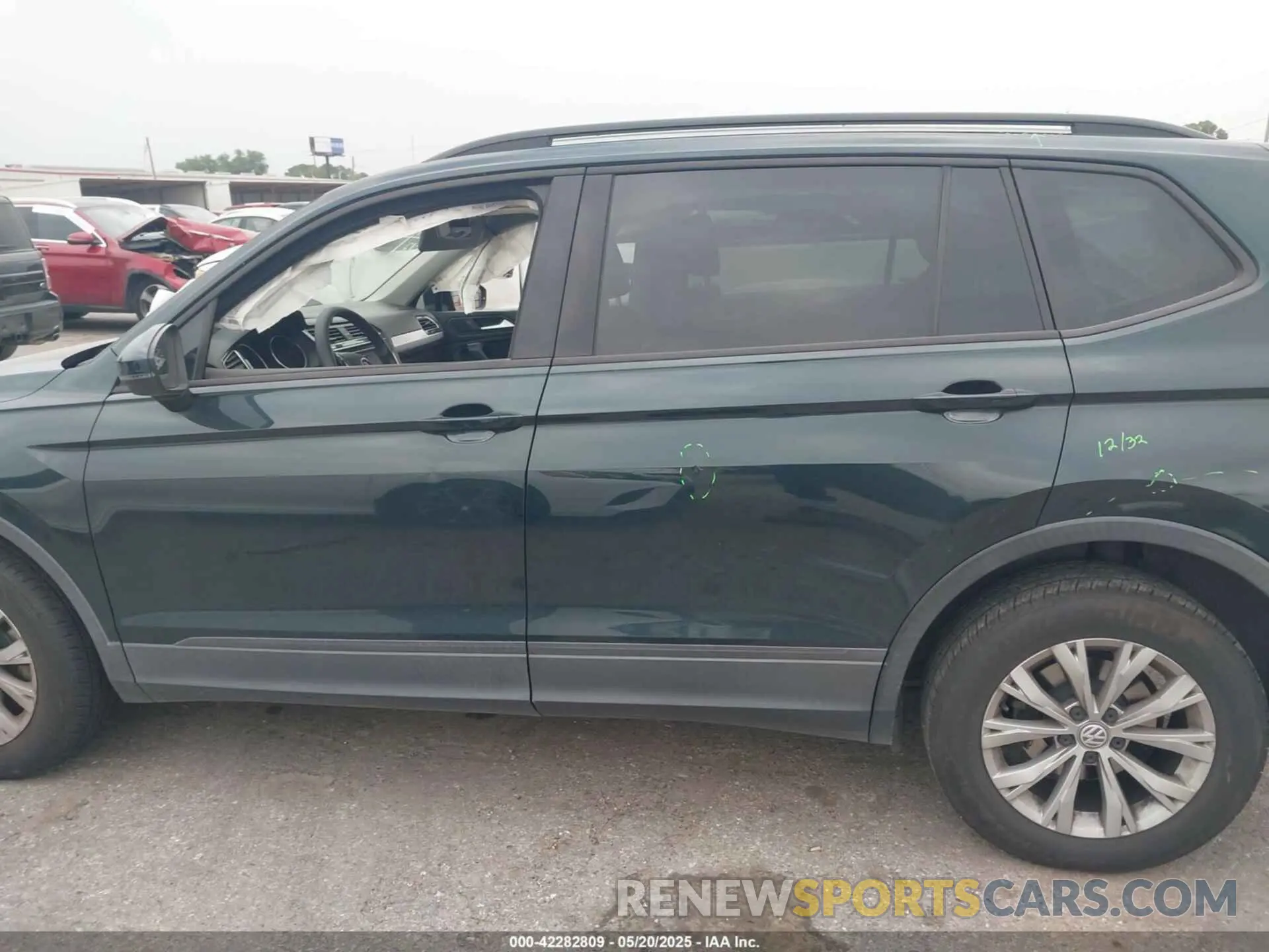 14 Photograph of a damaged car 3VV1B7AXXKM002312 VOLKSWAGEN TIGUAN 2019