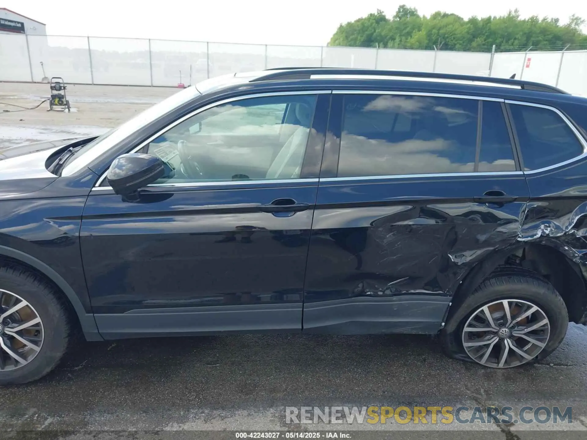 14 Photograph of a damaged car 3VV2B7AX0KM189726 VOLKSWAGEN TIGUAN 2019